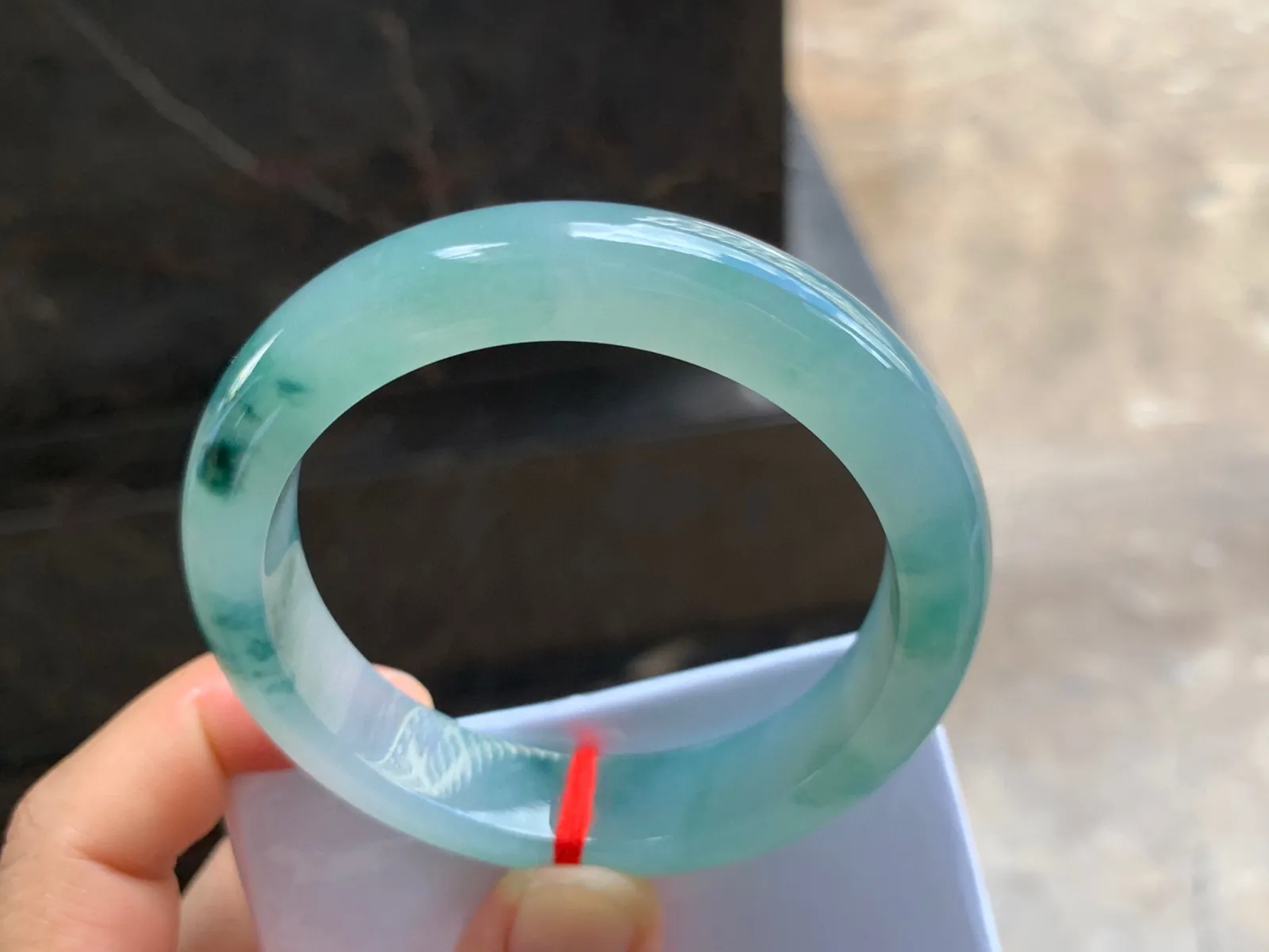 54.5-13-8.5mm
冰种飘花手镯 温润细腻 上手漂亮