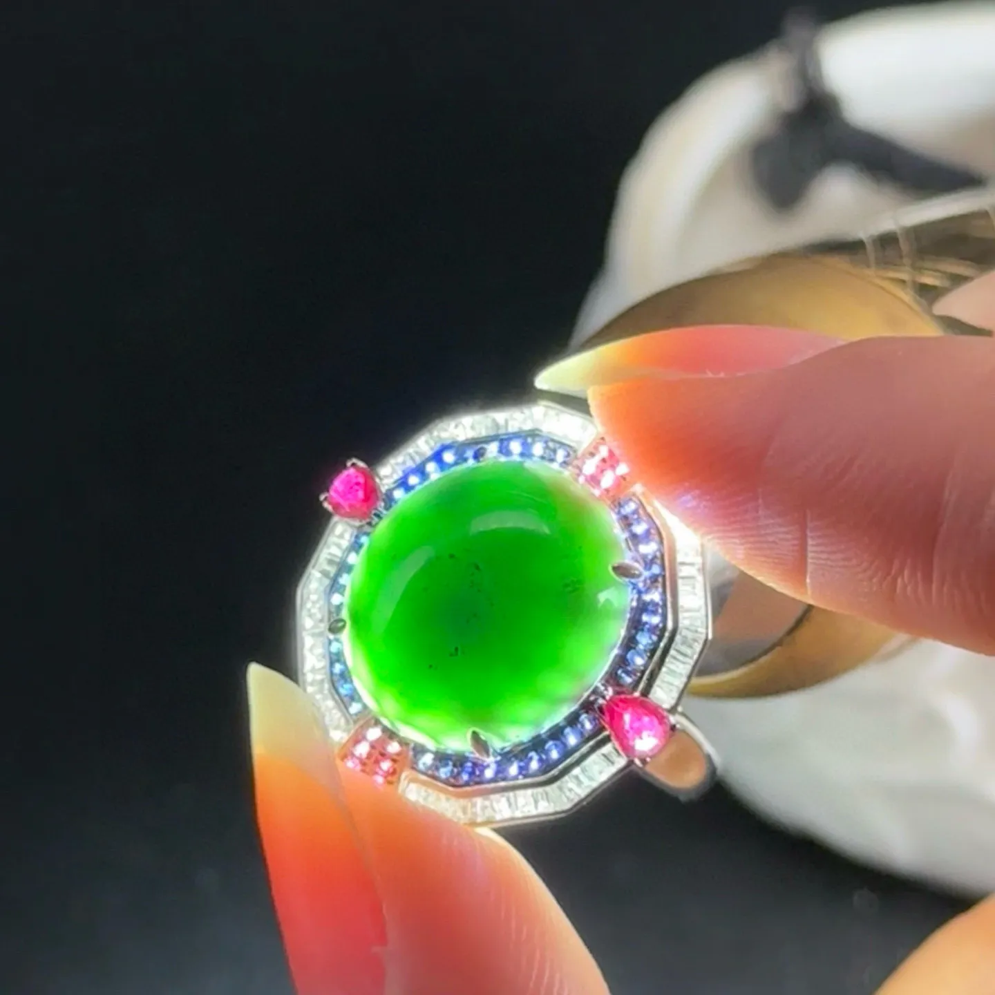 精品18k墨翠豪镶蛋面女戒 种好色正 黑度极好 打灯通透 油性十足 尺寸13.9