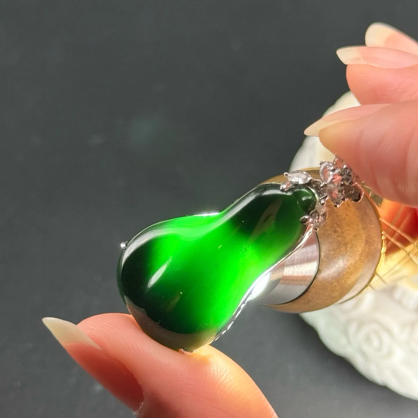 精品18k墨翠福瓜 种好色正 黑度极好 打灯通透 油性十足 尺寸38.6
