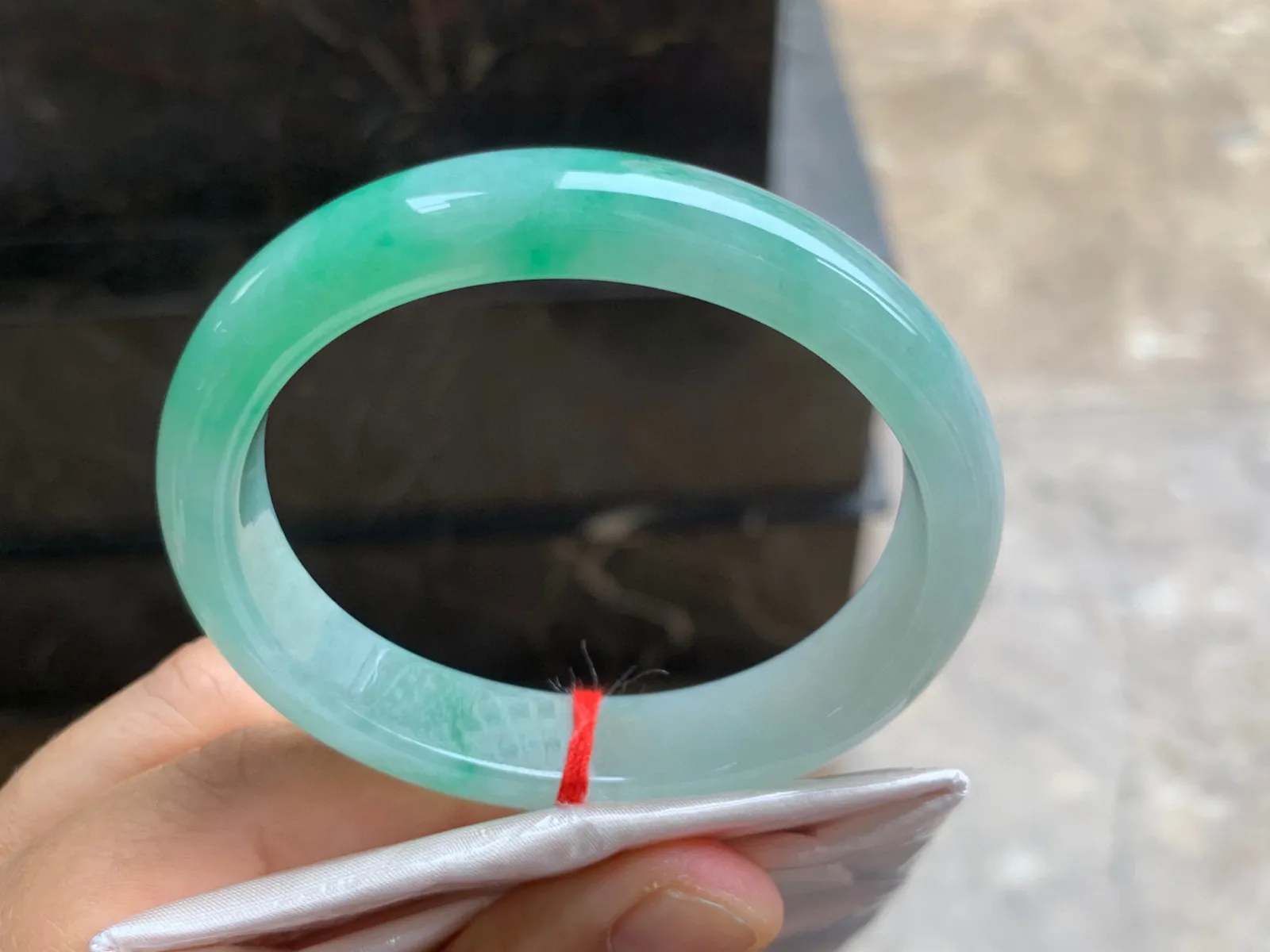 55.5-12-7.5mm
带色贵妃手镯 有种有色 正圈52/53可戴