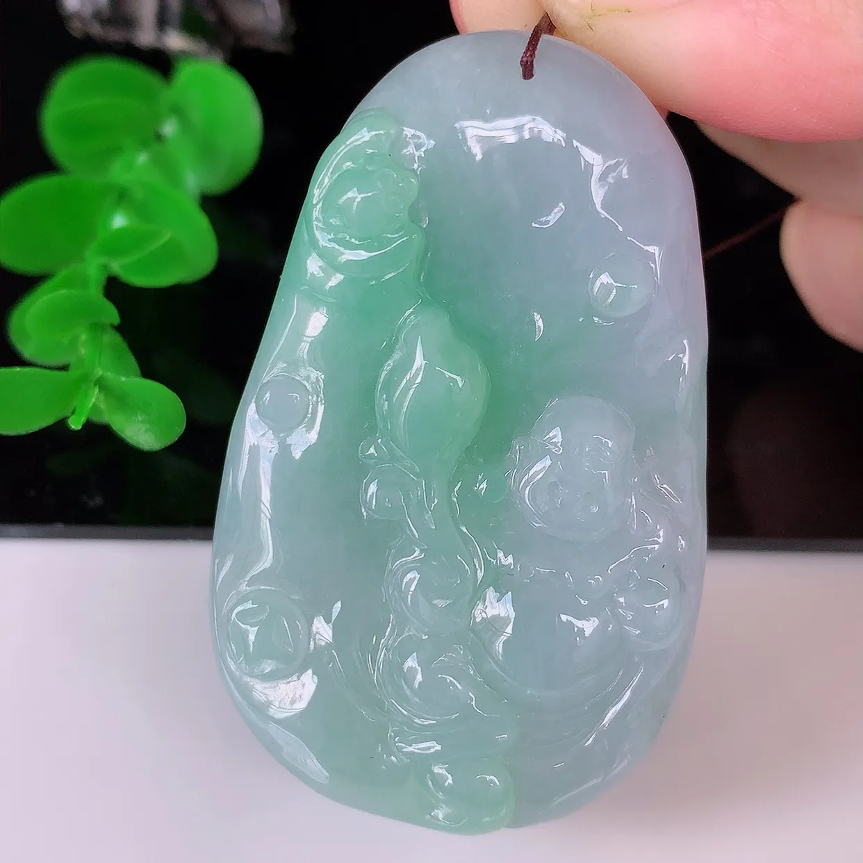 自然光实拍，冰胶飘绿翡翠逍遥布袋佛翡翠吊坠，代代有钱，水足丰盈，盈满欢喜，配戴送礼佳品！#46.23