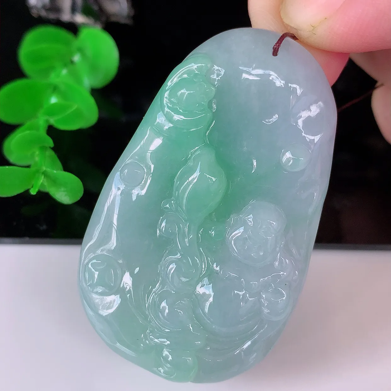 自然光实拍，冰胶飘绿翡翠逍遥布袋佛翡翠吊坠，代代有钱，水足丰盈，盈满欢喜，配戴送礼佳品！#46.23