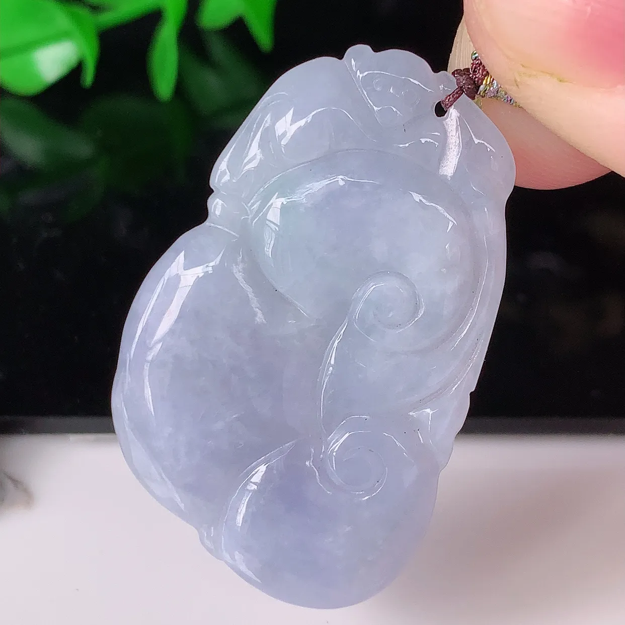 自然光实拍，冰润紫罗兰翡翠如意吊坠，冰透，翠色灵动，饱满，万事如意，如意一生，配戴精美！#57.23