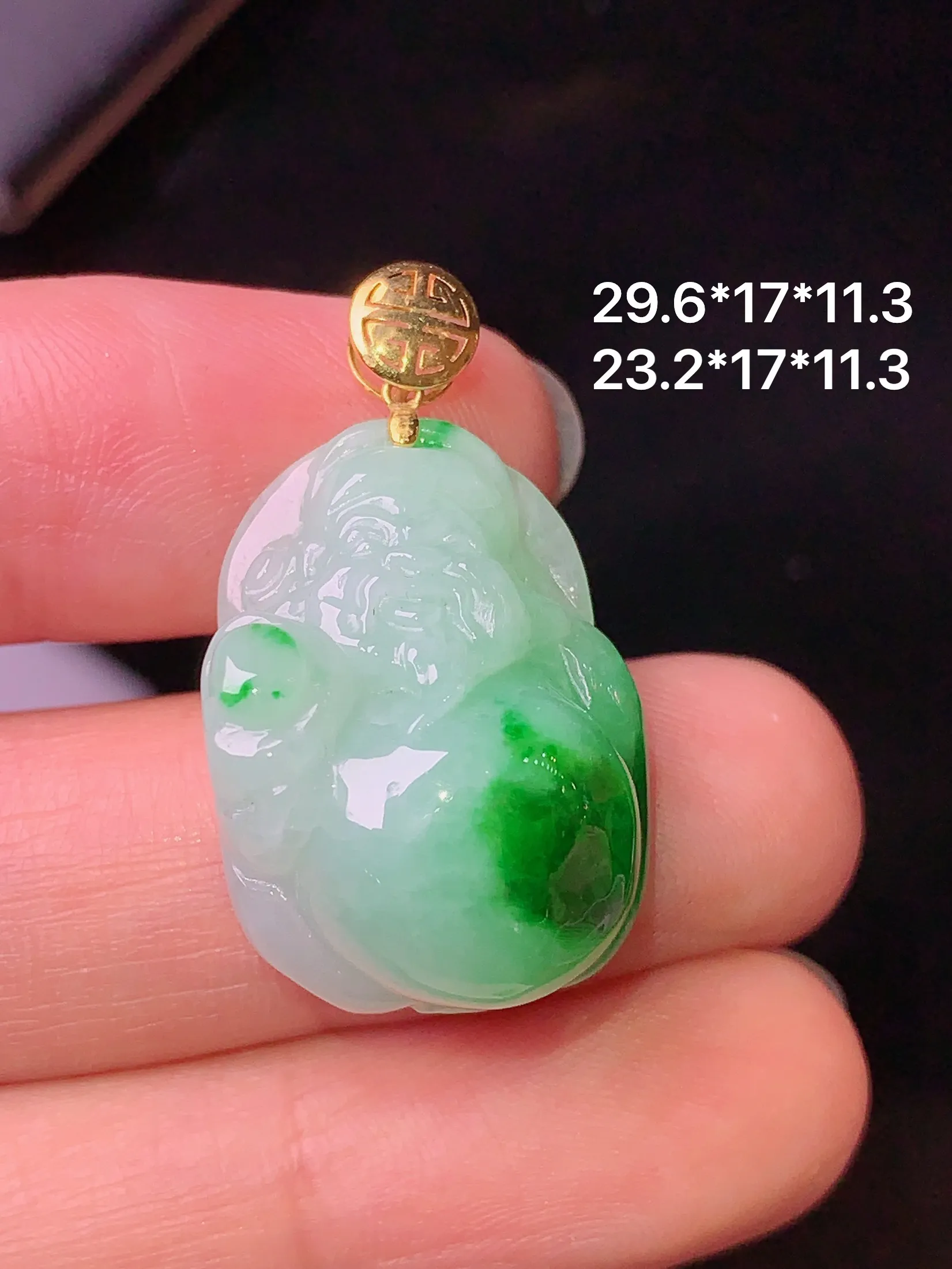 18k金镶嵌飘绿财神吊坠 玉质细腻 色泽清新艳丽 整体尺寸29.6*17*11.3
