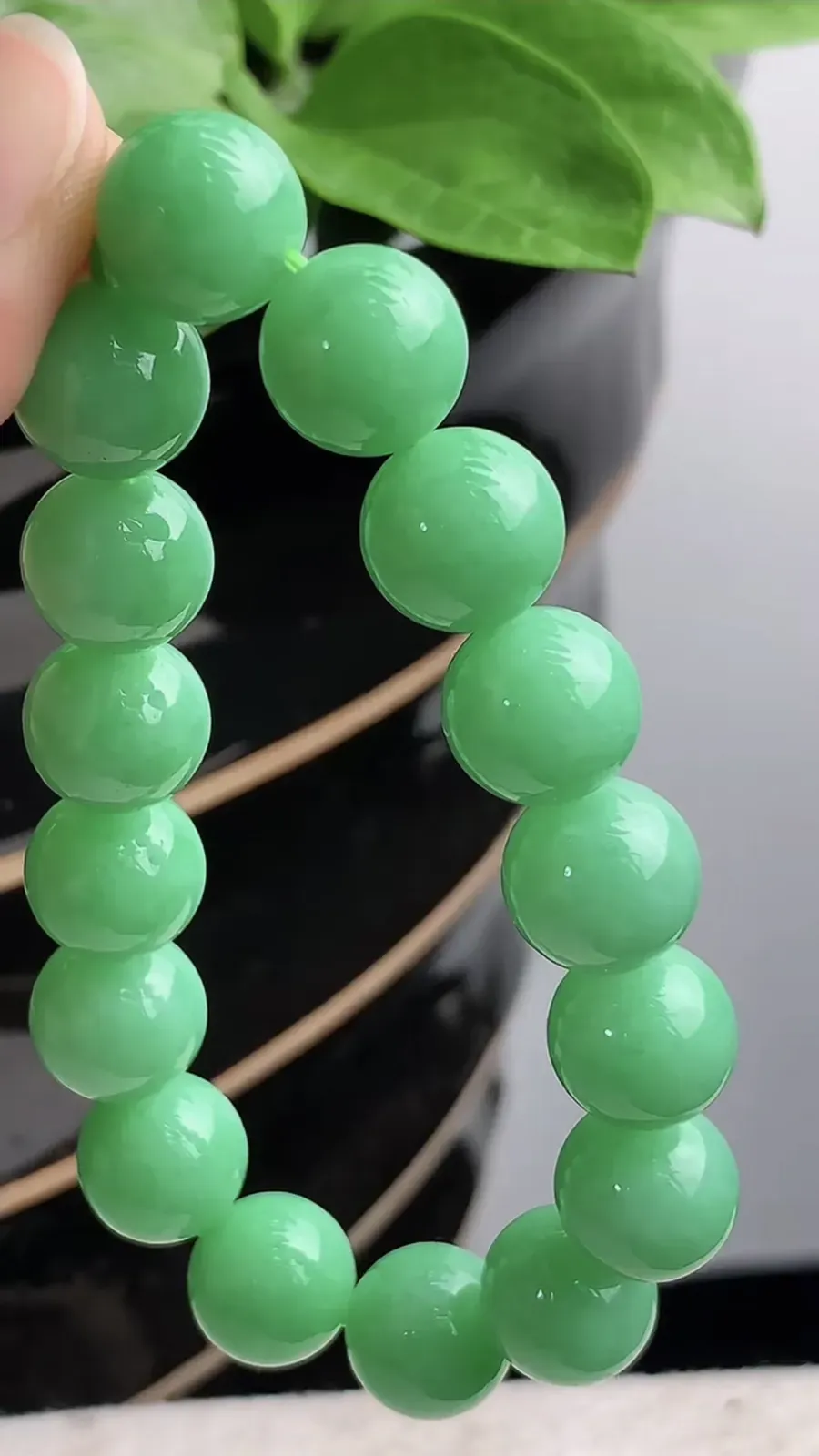 a货翡翠老坑种满绿圆珠佛珠手串16颗 尺寸12mm 重量52.70g