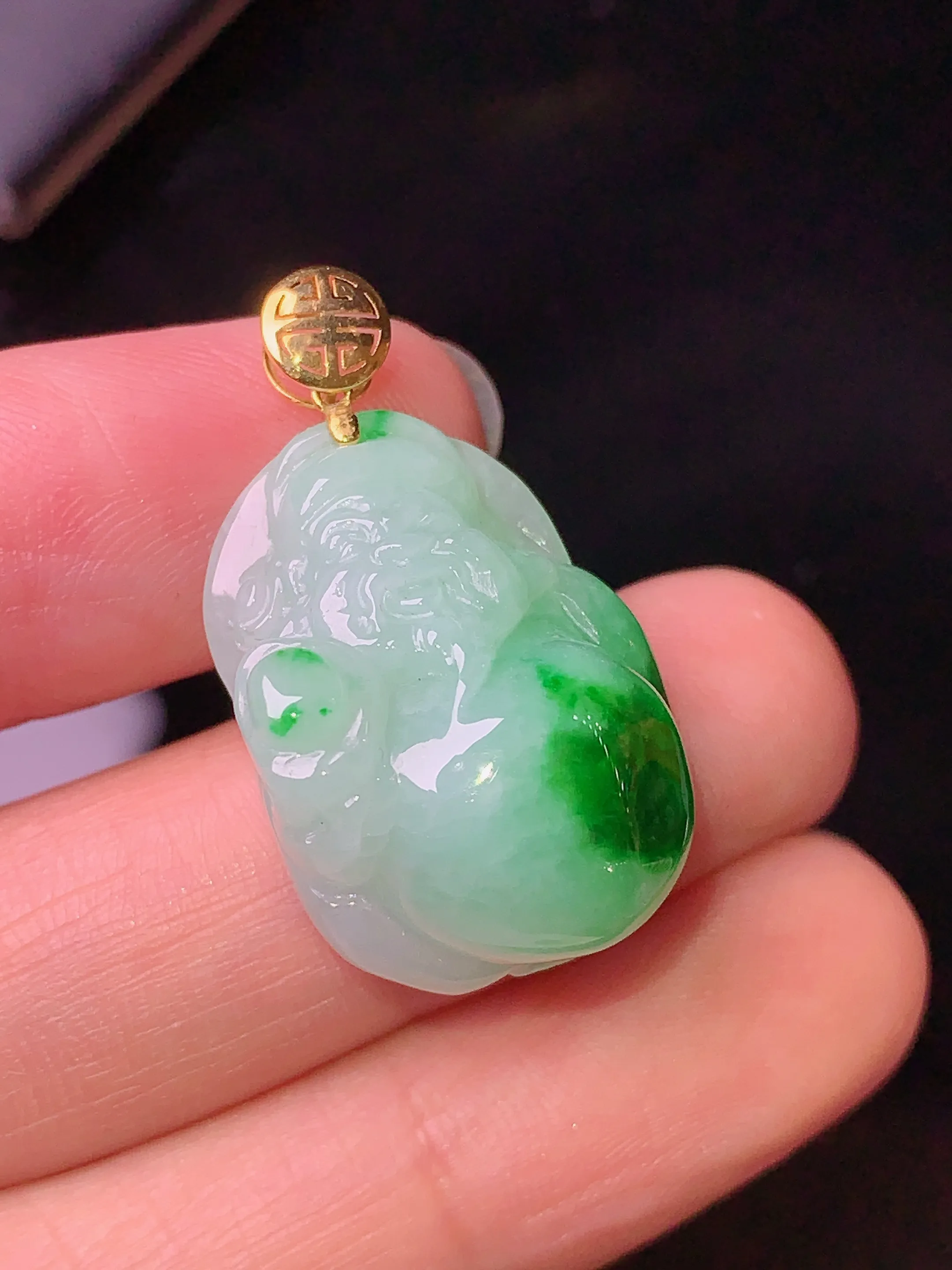 18k金镶嵌飘绿财神吊坠 玉质细腻 色泽清新艳丽 整体尺寸29.6*17*11.3