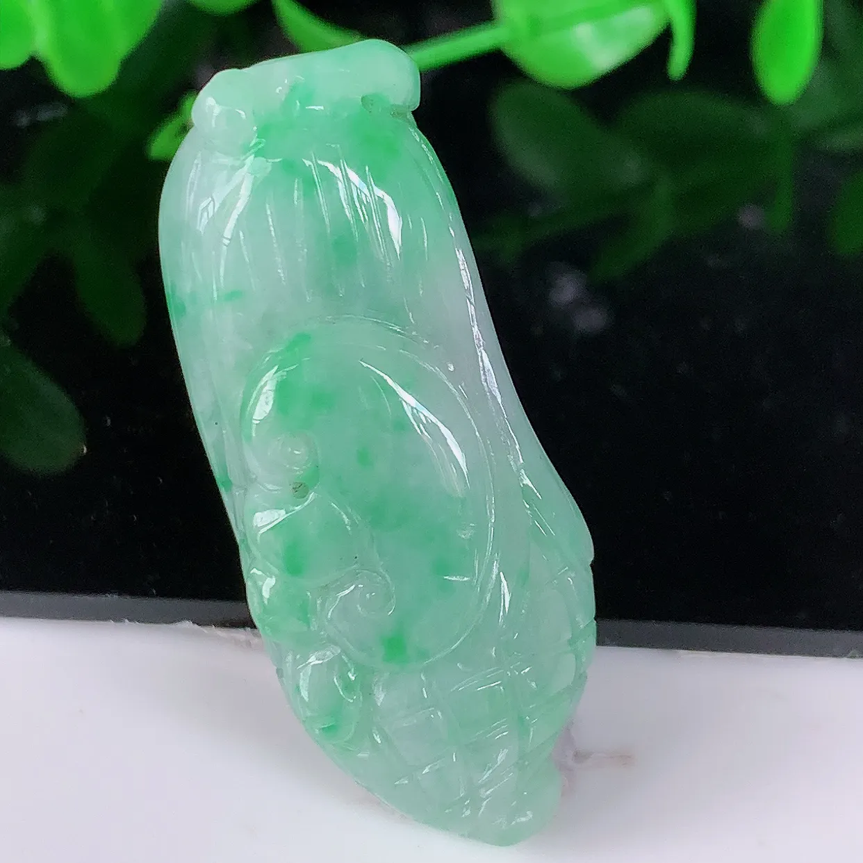 自然光实拍，冰润飘绿翡翠多子多福玉米吊坠，种老水足，雕工精湛 ，寓意美好，佩戴时尚出众！#05.23