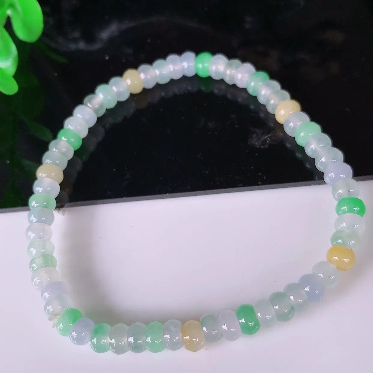 自然光实拍，冰种多彩翡翠手链手串，水润秀气，料子细腻，清爽，高档大气，自戴送礼佳品！#46.23取一尺寸4.8mm