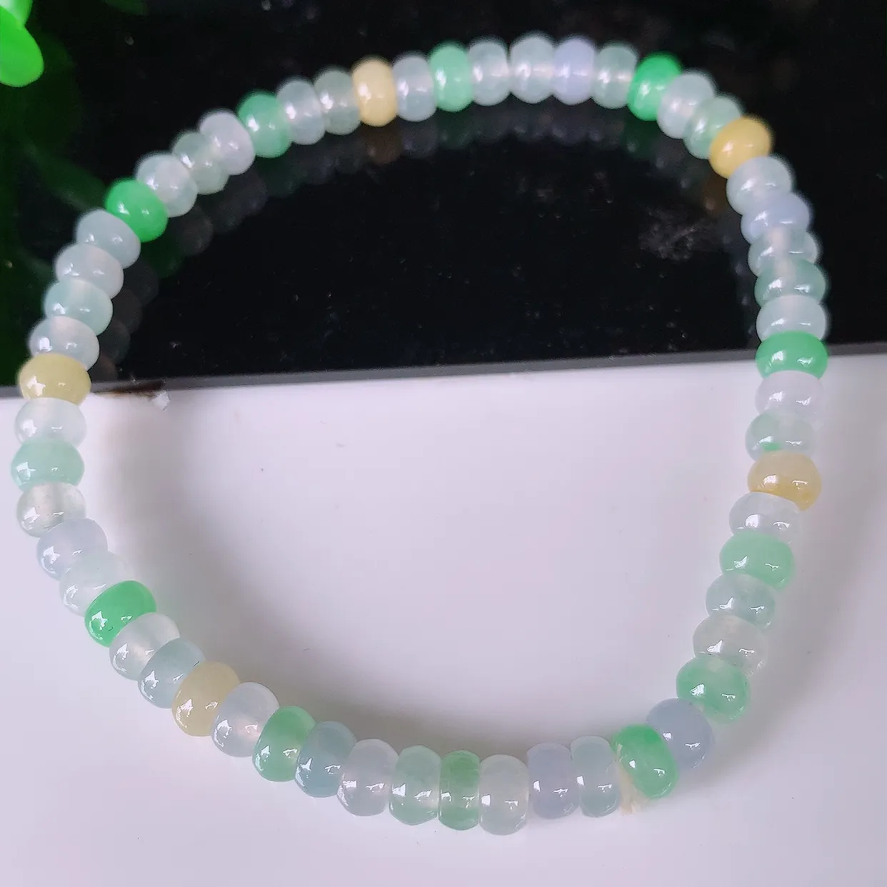自然光实拍，冰种多彩翡翠手链手串，水润秀气，料子细腻，清爽，高档大气，自戴送礼佳品！#46.23取一尺寸4.8mm