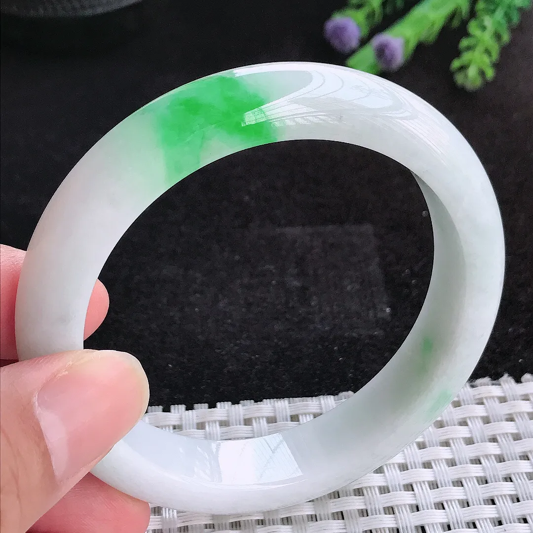 自然光56.5/12.6/8.6老坑精美温润白底青正阳绿手镯天然翡翠玉镯女款