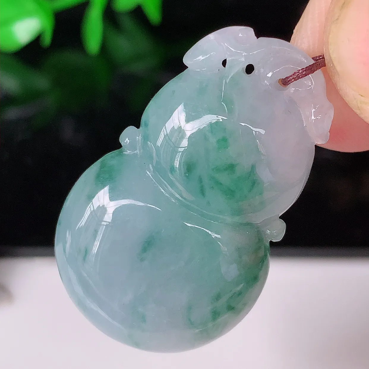 自然光实拍，冰润飘花翡翠葫芦吊坠，葫芦寓意福禄双全，财源滚滚，饱满，清新脱俗，佩戴效果优雅迷人！#5