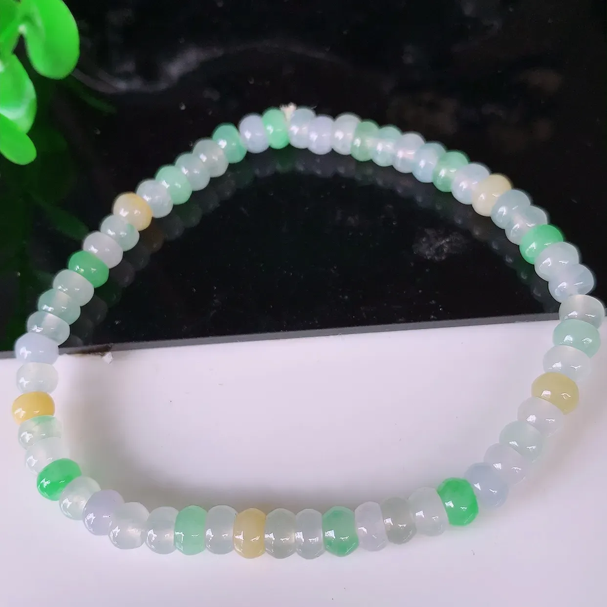 自然光实拍，冰种多彩翡翠手链手串，水润秀气，料子细腻，清爽，高档大气，自戴送礼佳品！#46.23取一