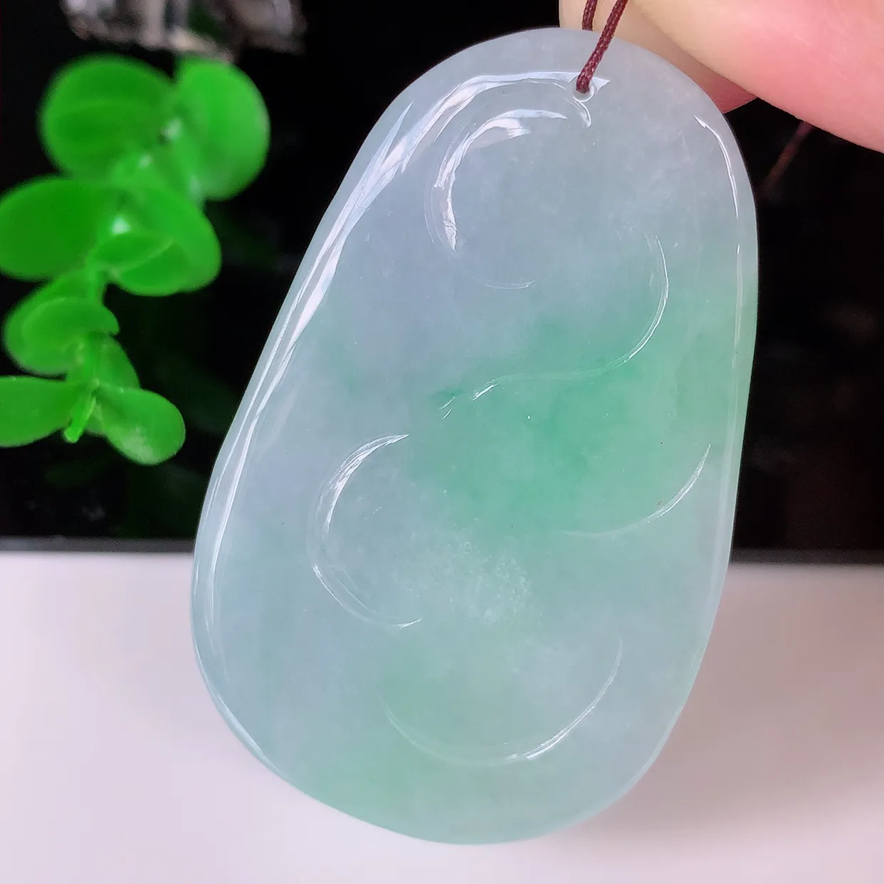 自然光实拍，冰胶飘绿翡翠逍遥布袋佛翡翠吊坠，代代有钱，水足丰盈，盈满欢喜，配戴送礼佳品！#46.23
