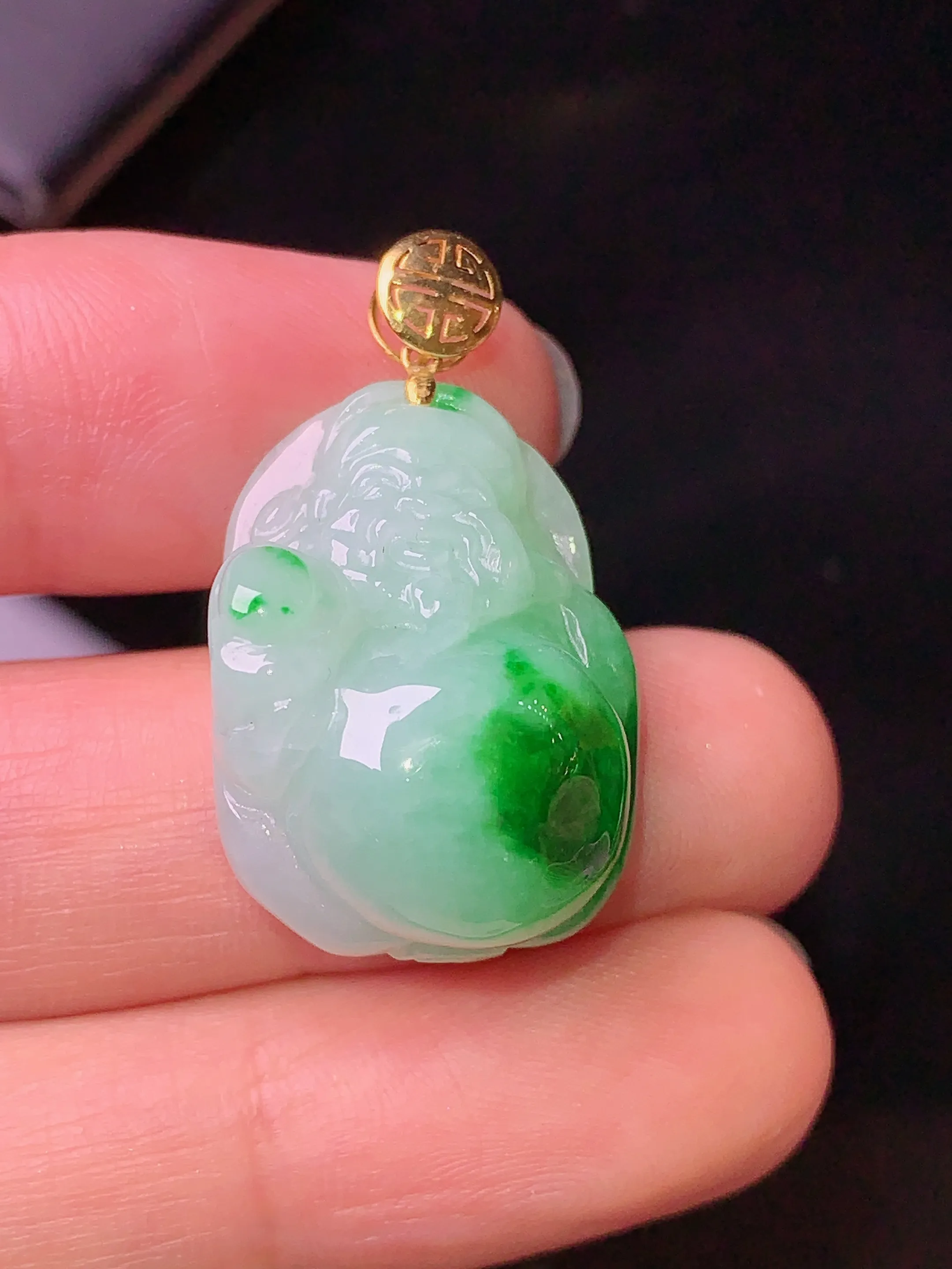 18k金镶嵌飘绿财神吊坠 玉质细腻 色泽清新艳丽 整体尺寸29.6*17*11.3