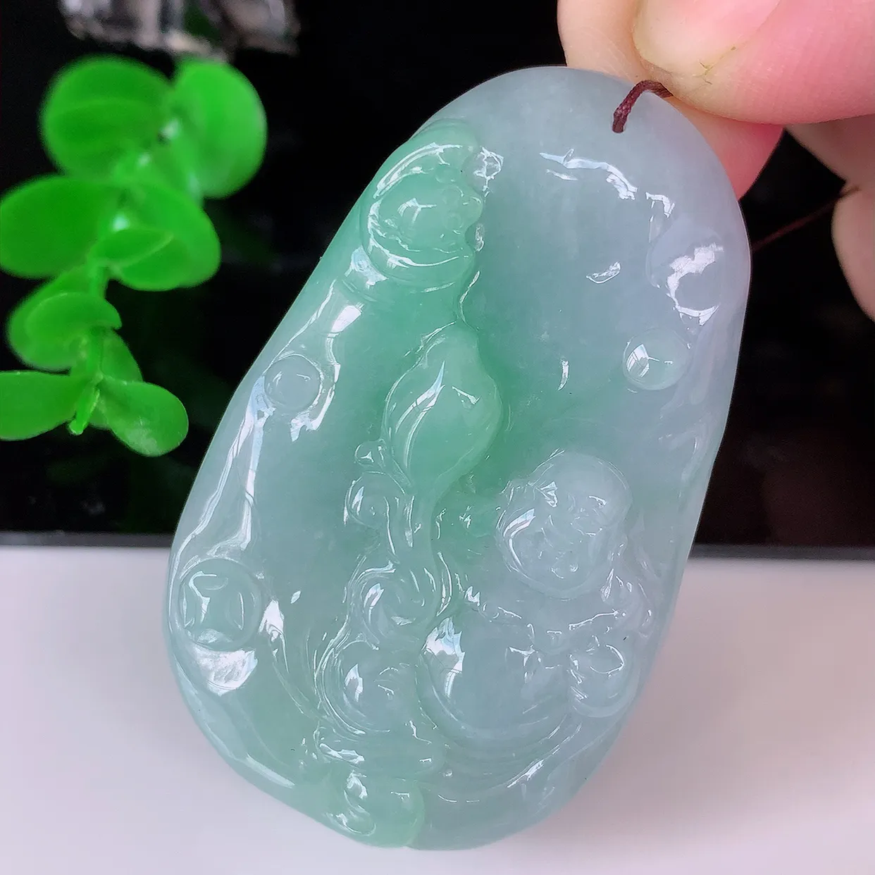 自然光实拍，冰胶飘绿翡翠逍遥布袋佛翡翠吊坠，代代有钱，水足丰盈，盈满欢喜，配戴送礼佳品！#46.23