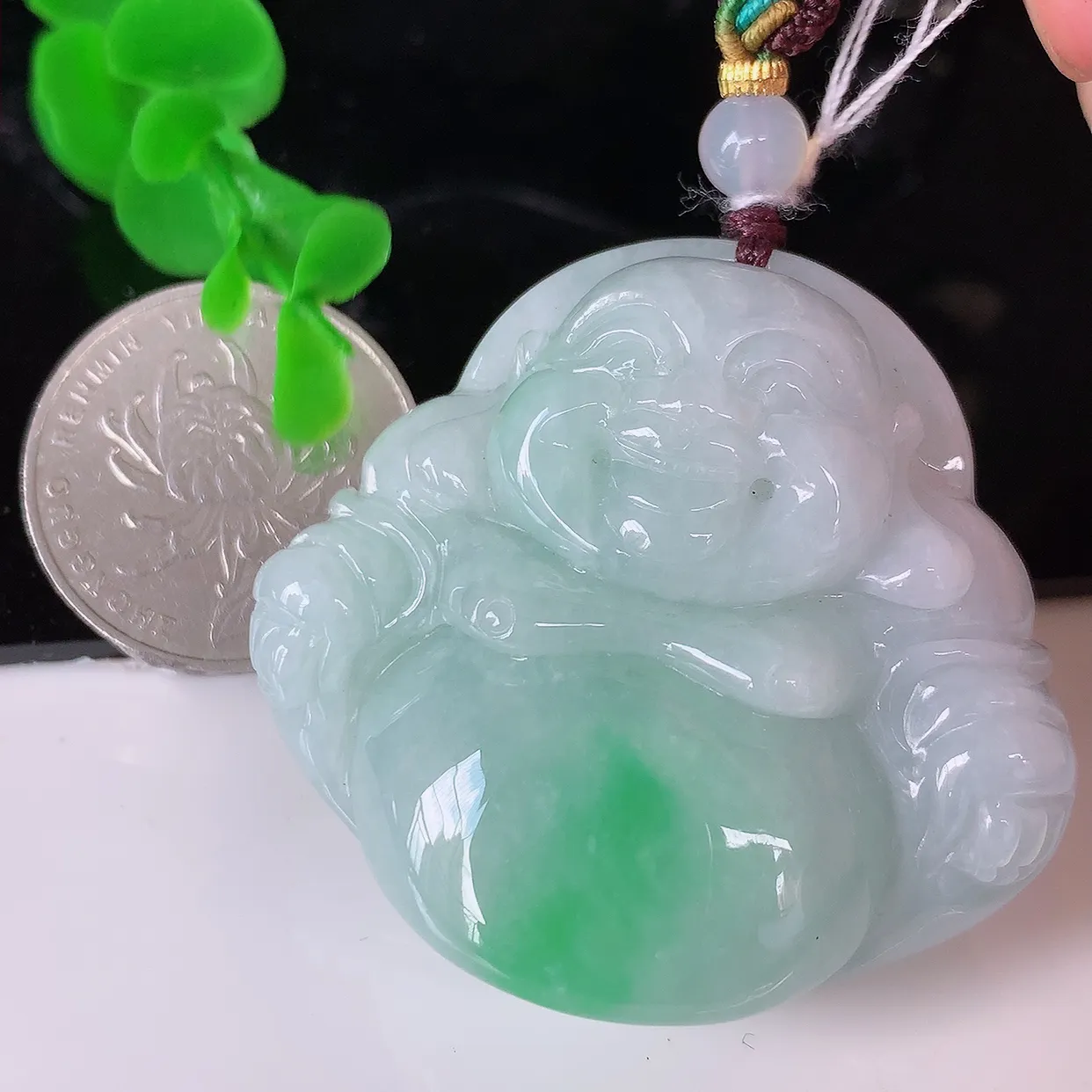自然光实拍，大件厚装飘绿翡翠佛公吊坠，笑口常开，佛公在心中，一生平安幸福，冰透，佛公翠色迷人，佩戴佳品！#46.23