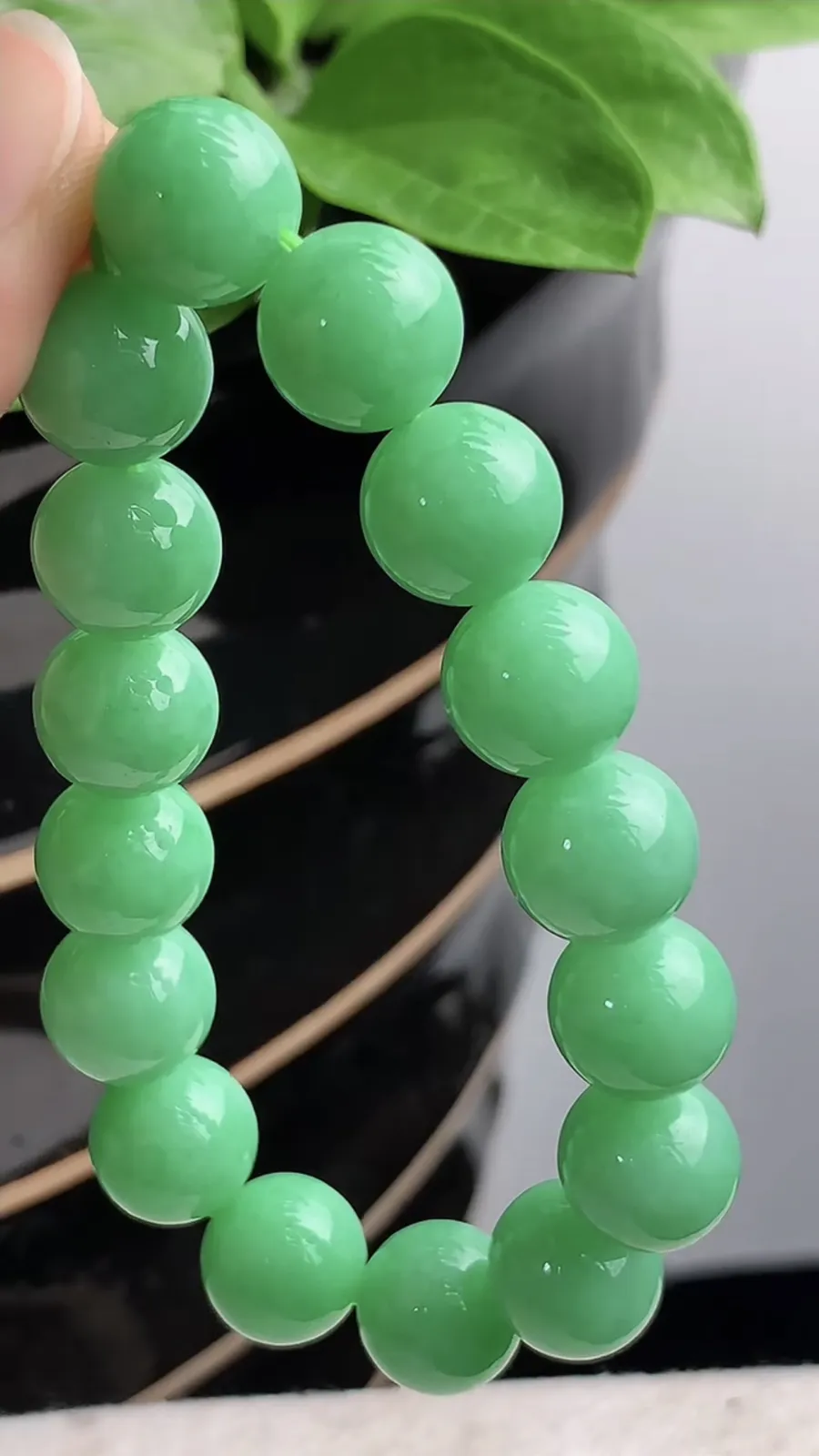 a货翡翠老坑种满绿圆珠佛珠手串16颗 尺寸12mm 重量52.70g