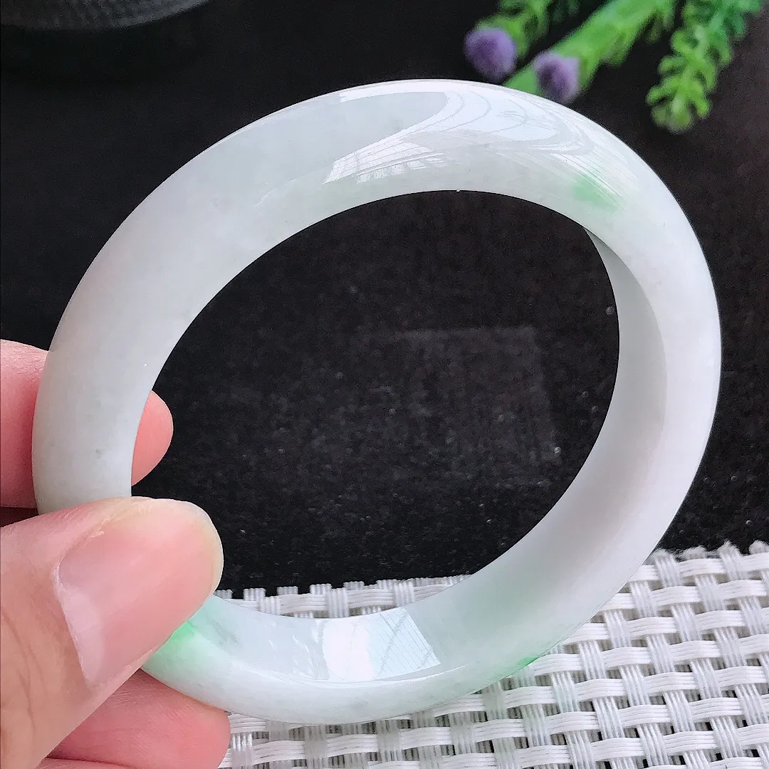 自然光56.5/12.6/8.6老坑精美温润白底青正阳绿手镯天然翡翠玉镯女款