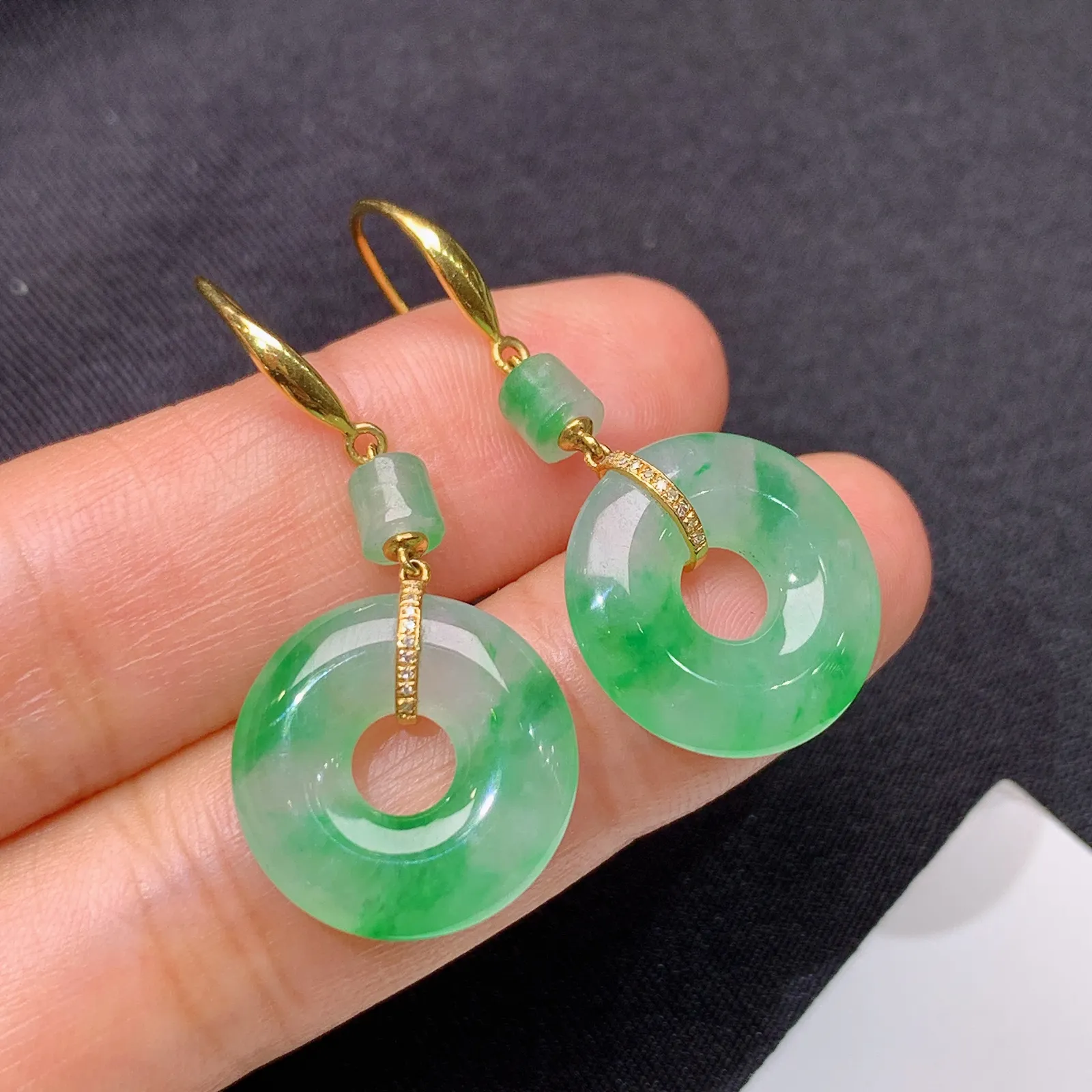 冰飘绿甜甜圈耳坠，18k金镶嵌，简约时尚，冰润色阳，种水足， My 尺寸16.1*3.3
