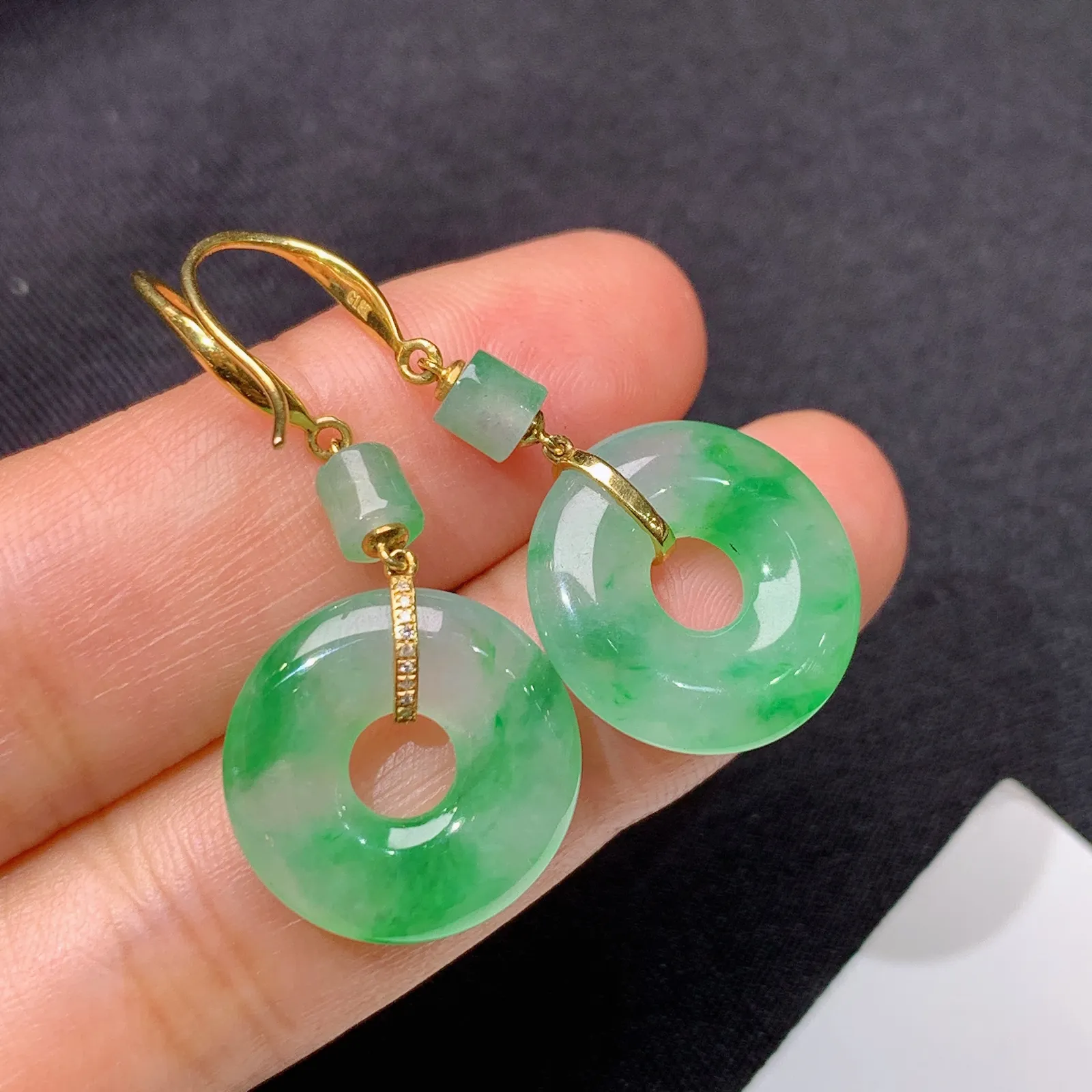 冰飘绿甜甜圈耳坠，18k金镶嵌，简约时尚，冰润色阳，种水足， My 尺寸16.1*3.3