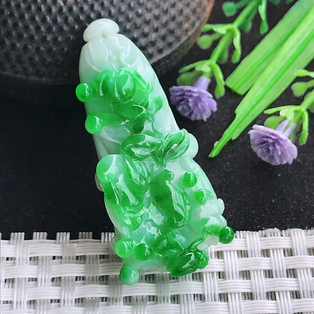 自然光45/21.5/11老坑精美温润飘阳绿白菜吊坠翡翠玉石挂件