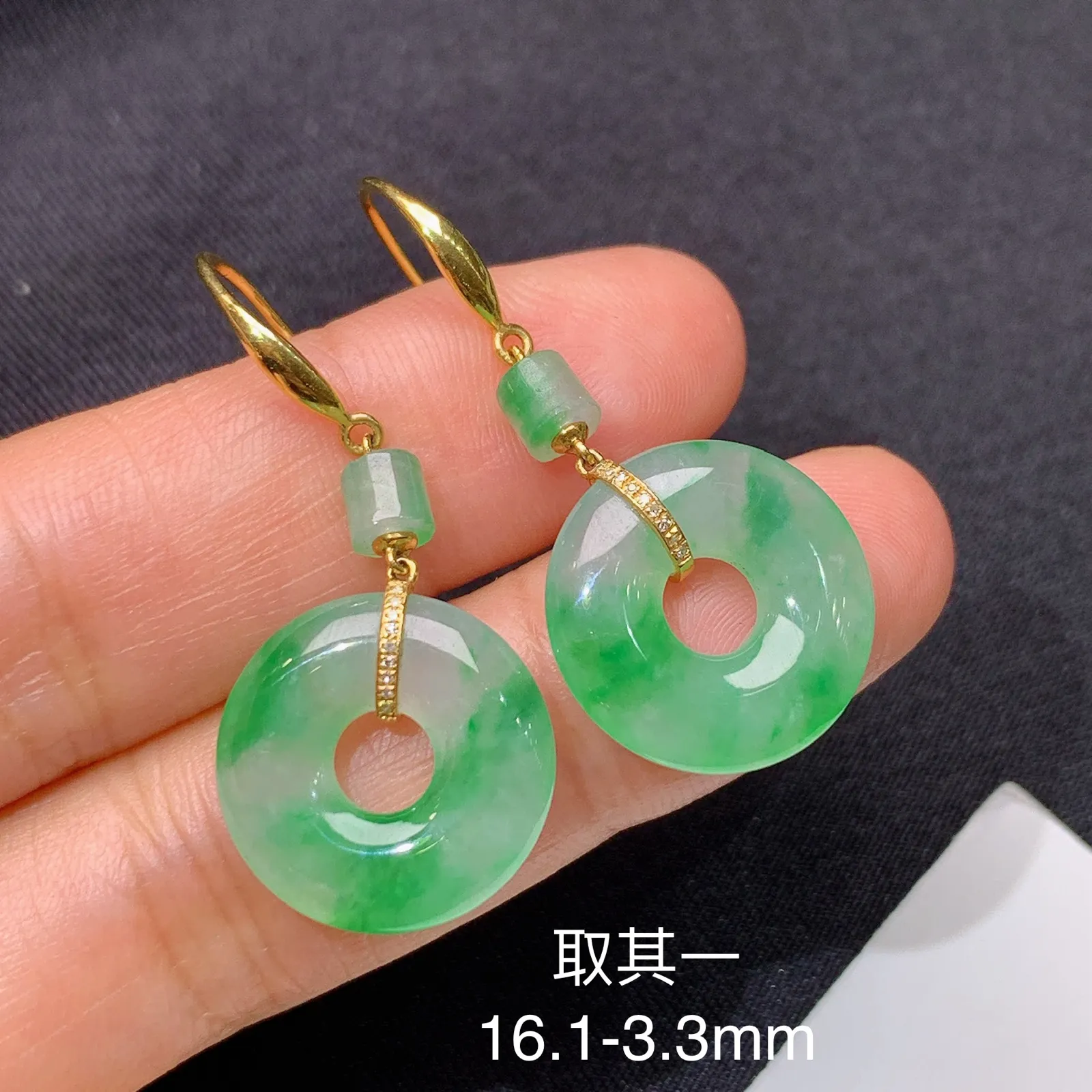 冰飘绿甜甜圈耳坠，18k金镶嵌，简约时尚，冰润色阳，种水足， My 尺寸16.1*3.3