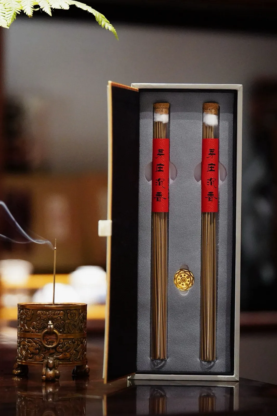 芽庄沉香｜线香20g
香韵清澈纯净，富含变化，醇厚悠远。
初闻，一股凉韵扑面而来，再者甘甜带有花蜜的