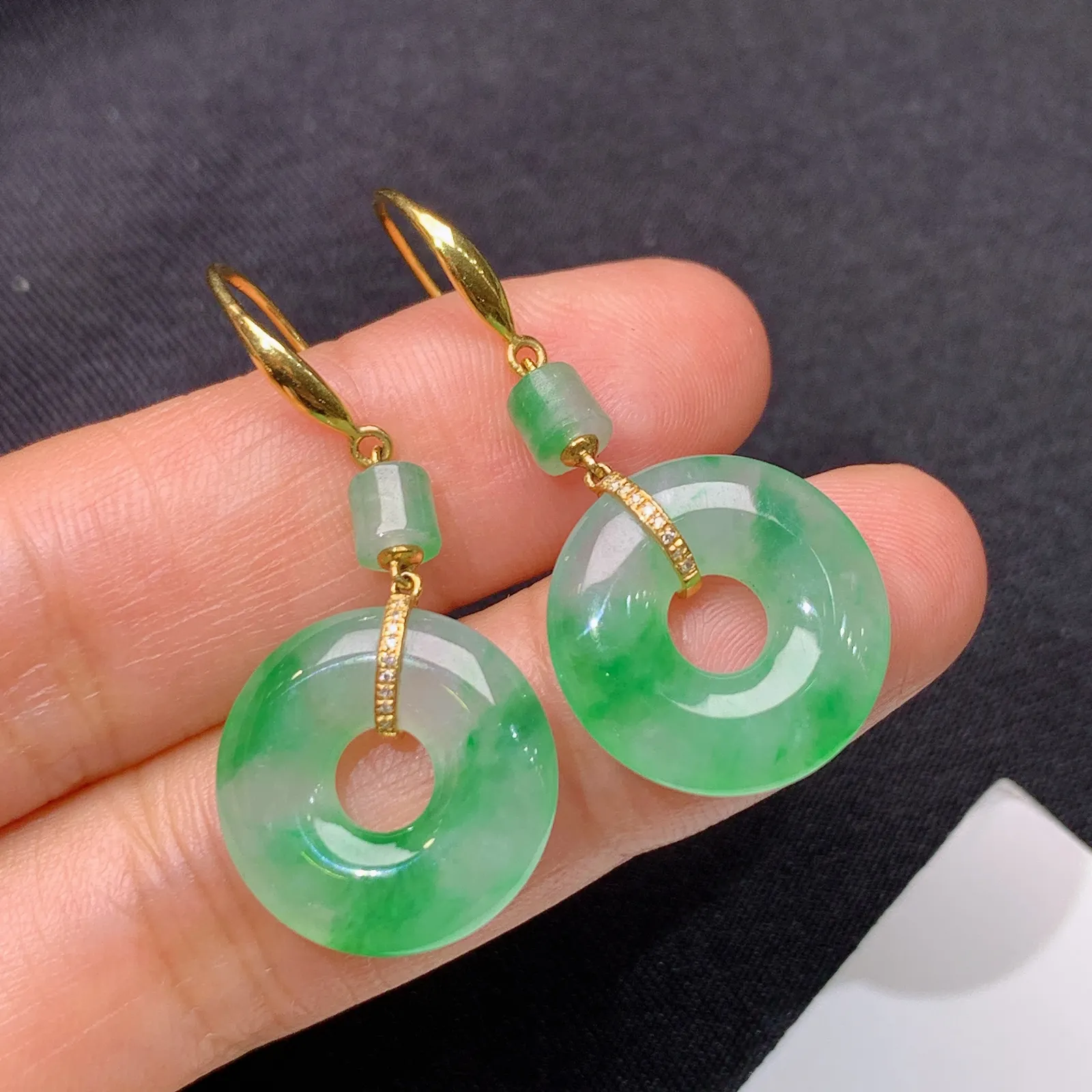 冰飘绿甜甜圈耳坠，18k金镶嵌，简约时尚，冰润色阳，种水足， My 尺寸16.1*3.3