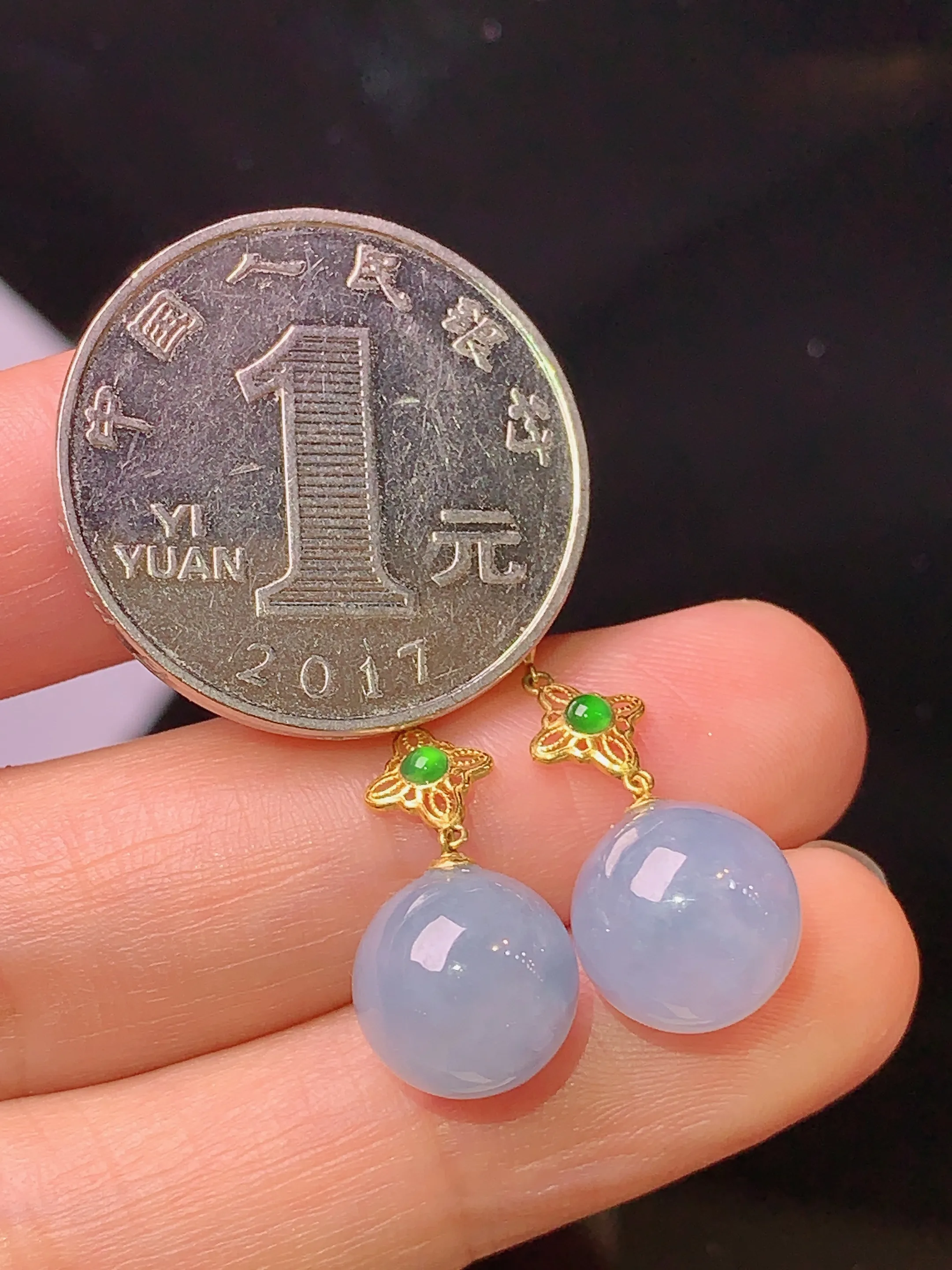 18k金镶嵌紫罗兰圆珠吊坠 玉质细腻 色泽清新艳丽 整体尺寸30.8*10