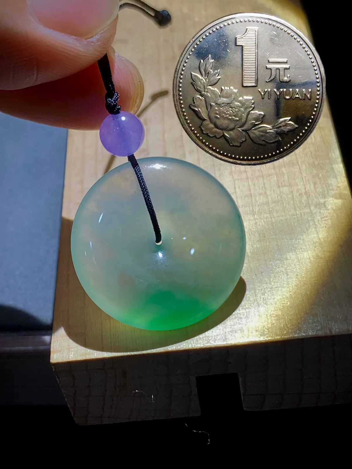 绿花平安扣子，25.3-5.6mm，顶珠为装饰品