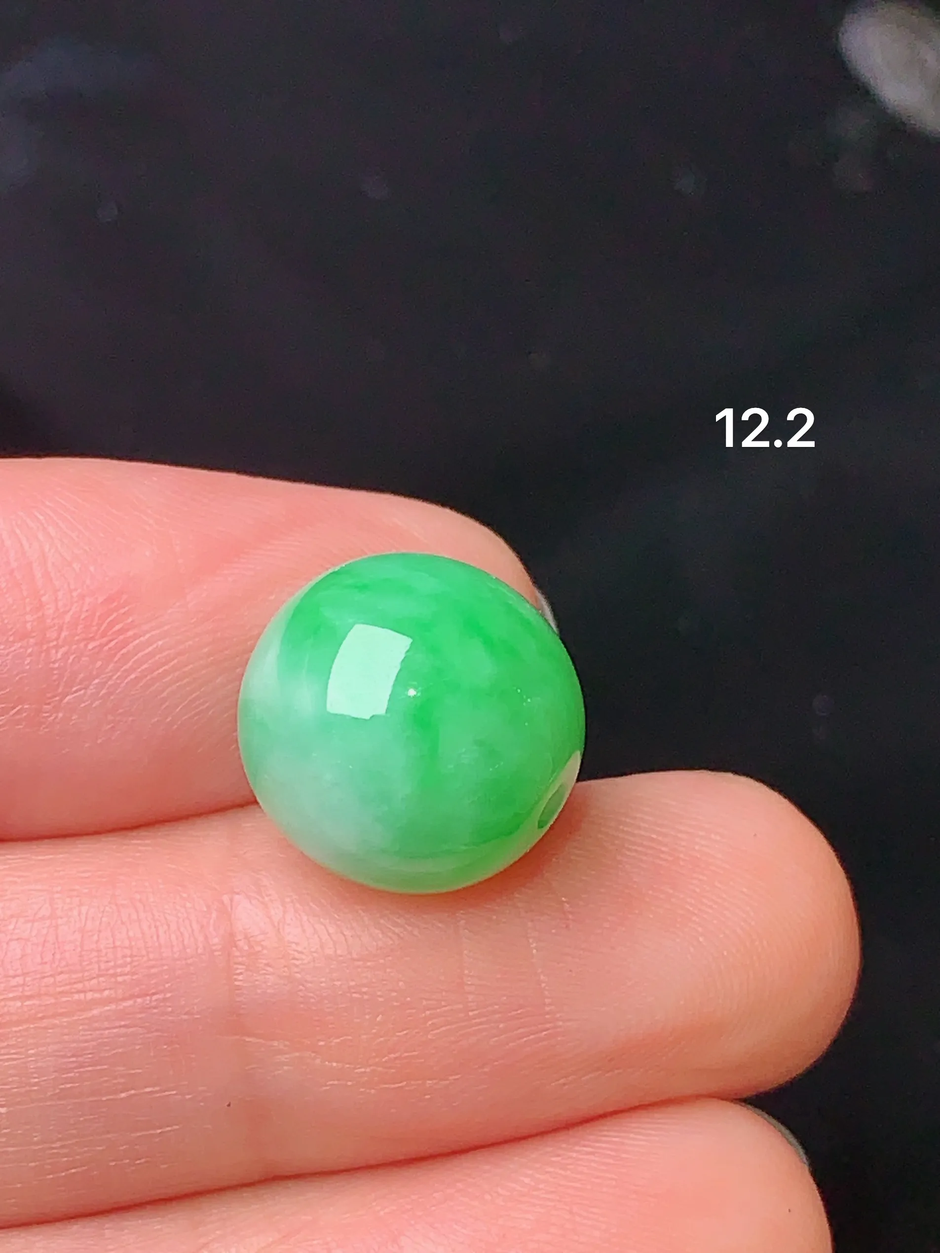 翠绿圆珠 玉质细腻 色泽清新艳丽 整体尺寸12.2