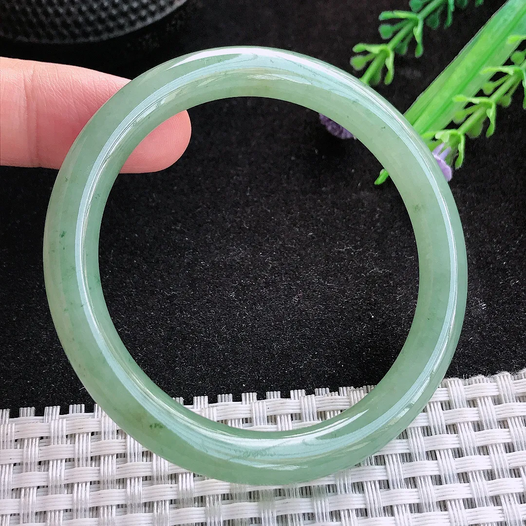 自然光54/8/8.2老坑冰胶水灵满色油绿圆条手镯天然翡翠玉镯女款
