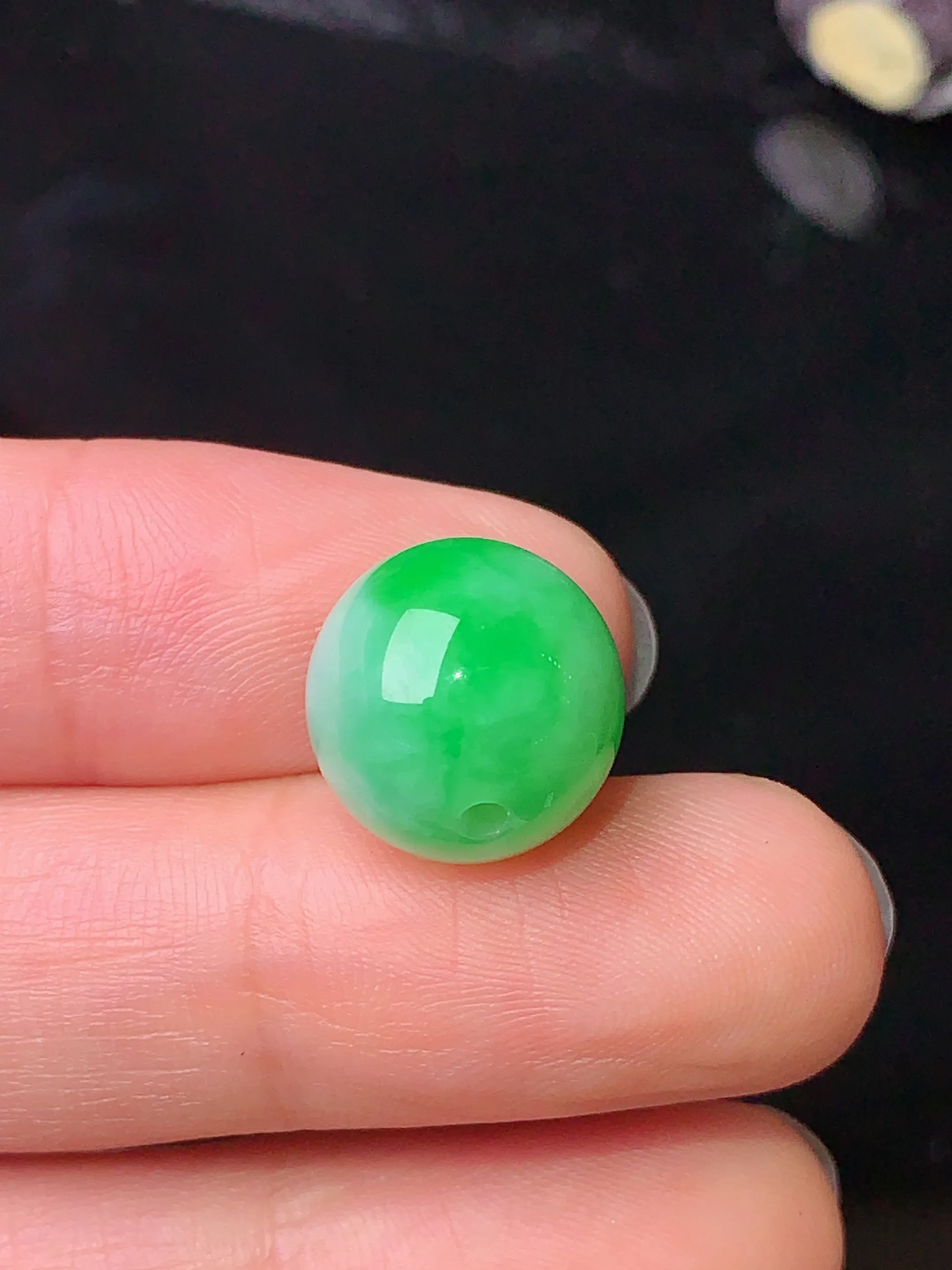 翠绿圆珠 玉质细腻 色泽清新艳丽 整体尺寸12.2