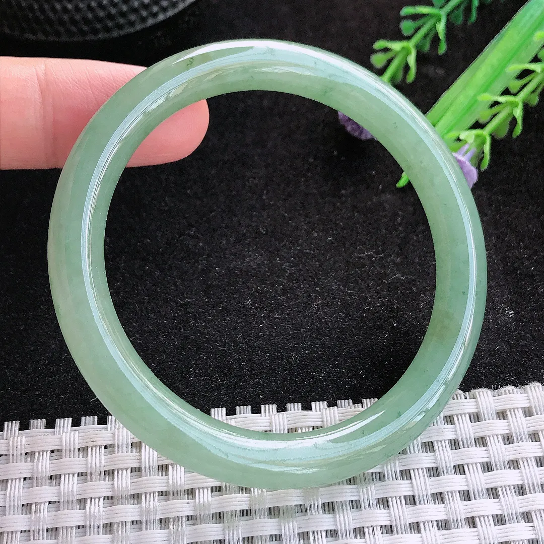 自然光54/8/8.2老坑冰胶水灵满色油绿圆条手镯天然翡翠玉镯女款