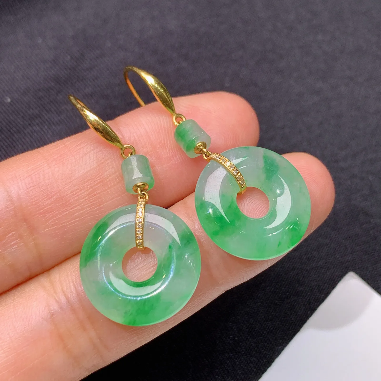 冰飘绿甜甜圈耳坠，18k金镶嵌，简约时尚，冰润色阳，种水足， My 尺寸16.1*3.3