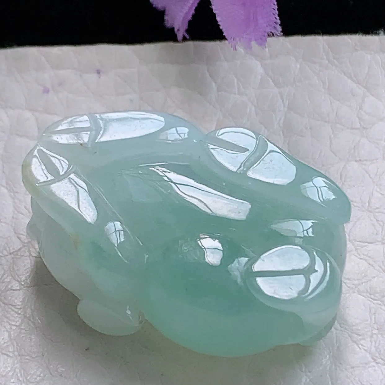 axm35*22*14.6实拍缅甸翡翠精雕冰爽小猪猪 招财猪玉吊坠 玉挂件