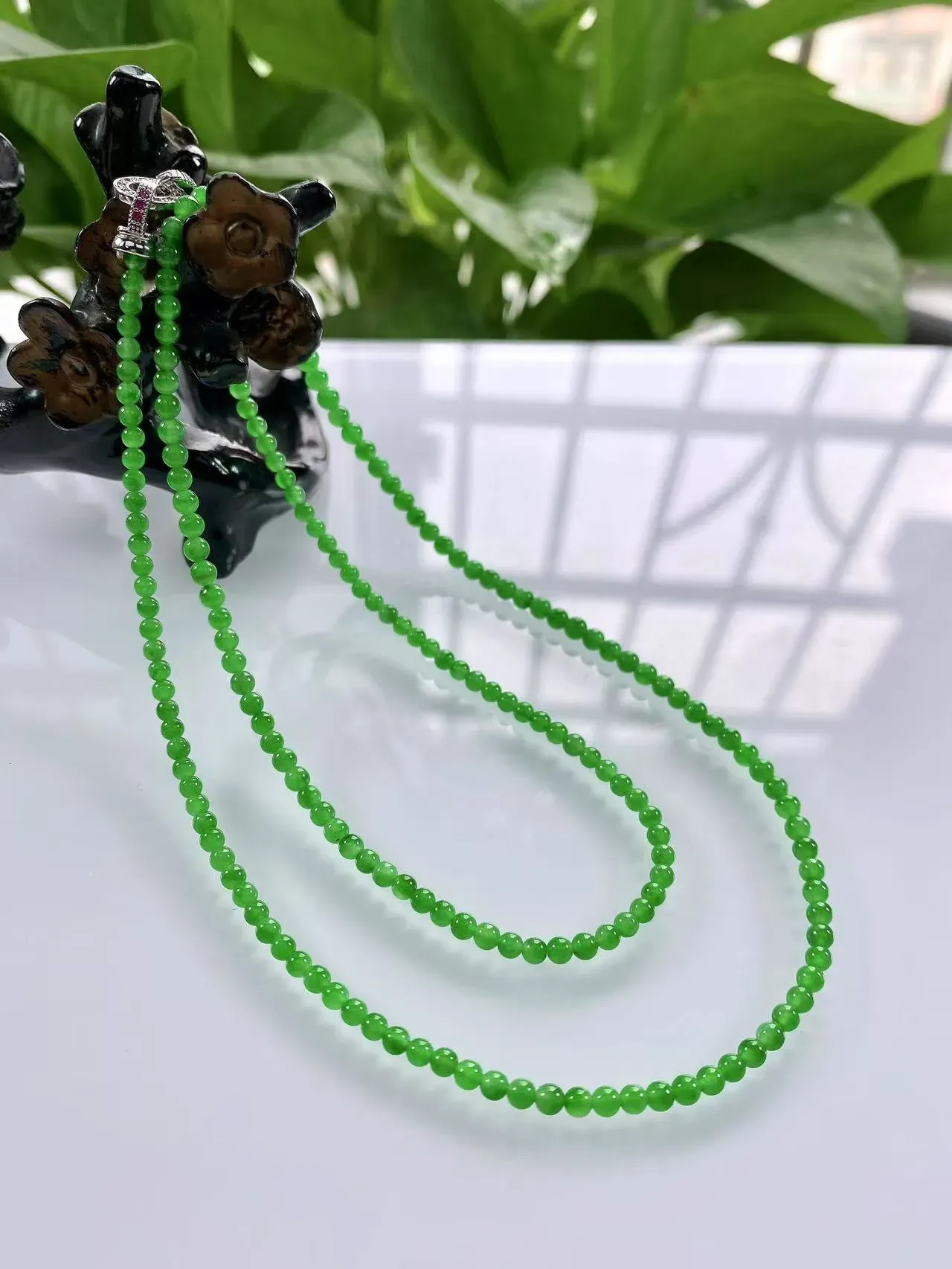 收藏级别，缅甸天然翡翠A货，卡3.5玻璃种起光起胶浓正阳绿小米珠微塔珠项链手链，尺寸：大珠3.5mm～小珠3mm/195颗，长度575mm，重量：10.08g