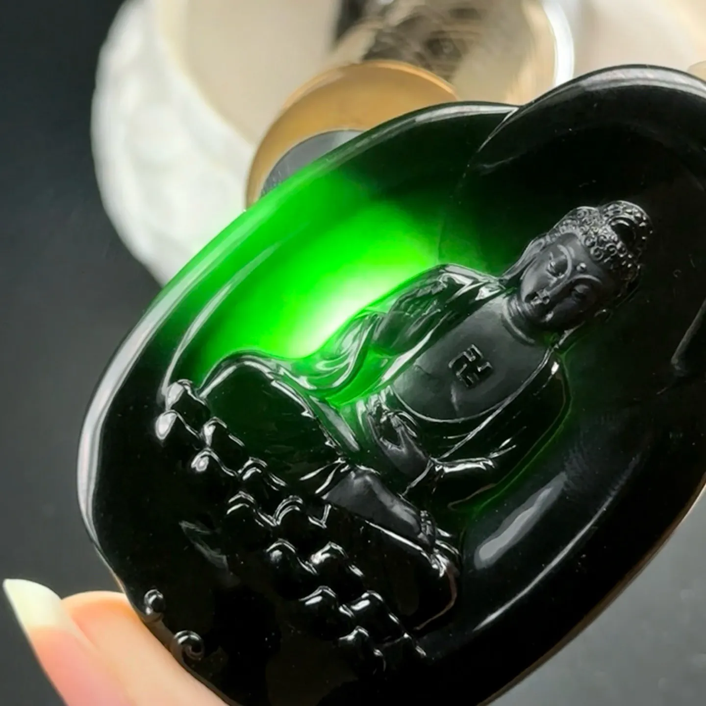 精品墨翠大日如来 种好色正 黑度极好 打灯通透 油性十足