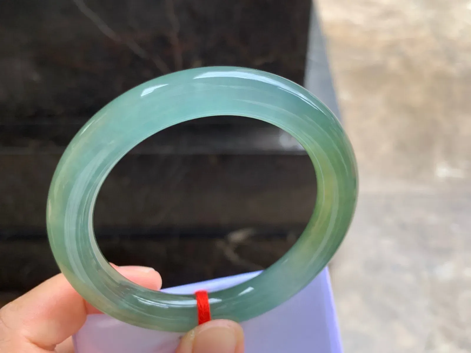 56-10mm
冰种橄榄绿手镯 冰透水润 颜色漂亮独特