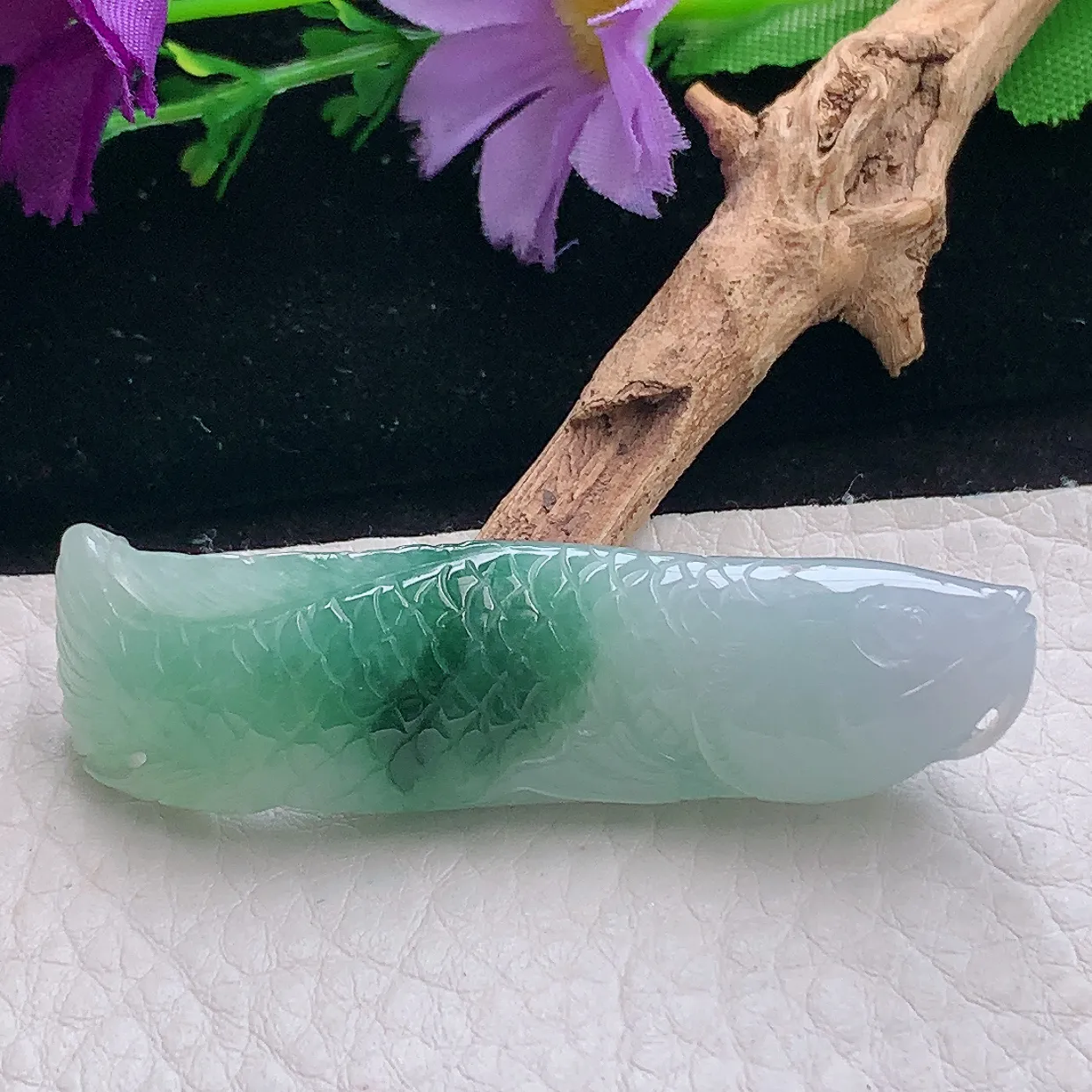 zzx实拍57.8*15.7*9缅甸翡翠精雕飘花金龙鱼玉吊坠 自由自在玉坠