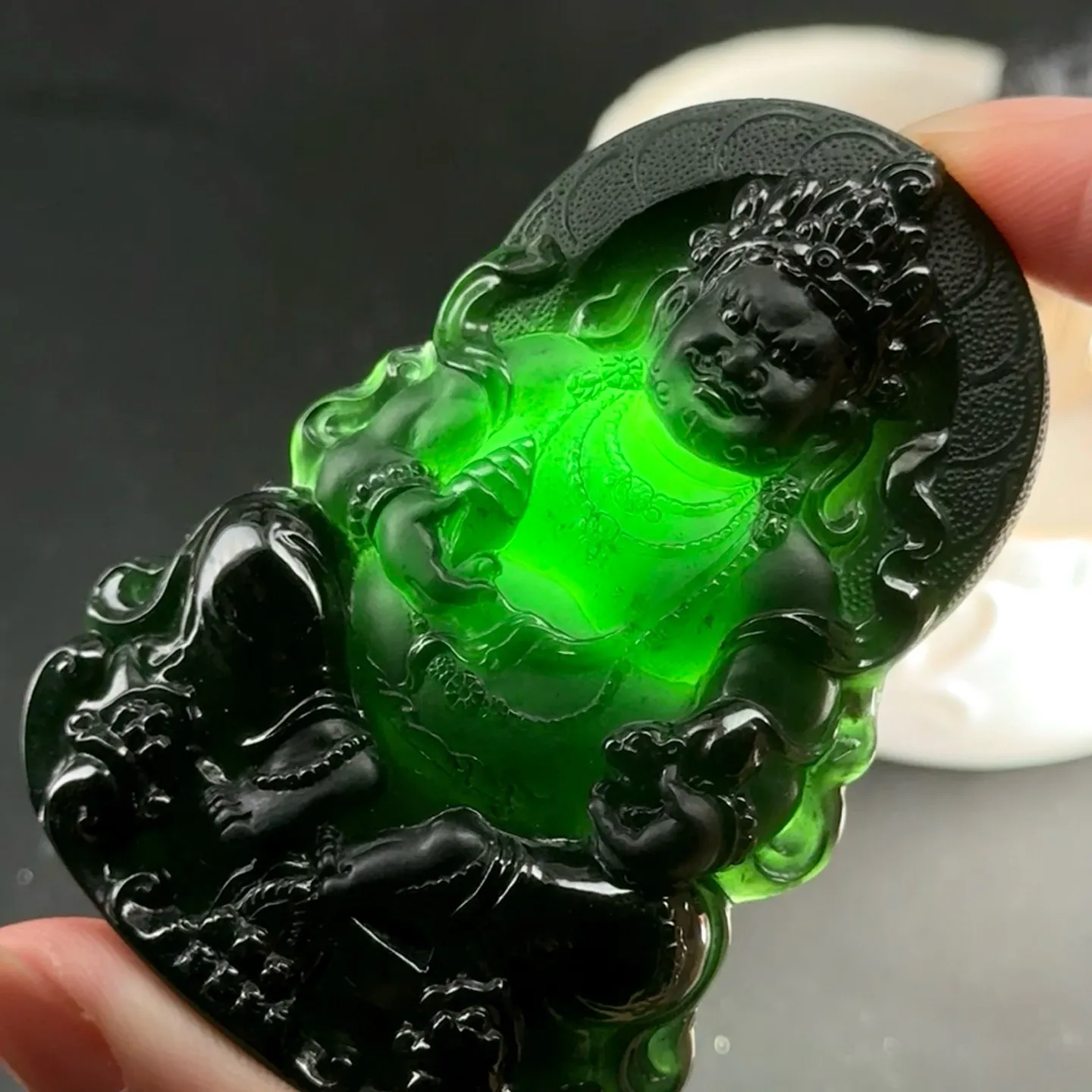 精品墨翠黄财神 种好色正 黑度极好 打灯通透 油性十足