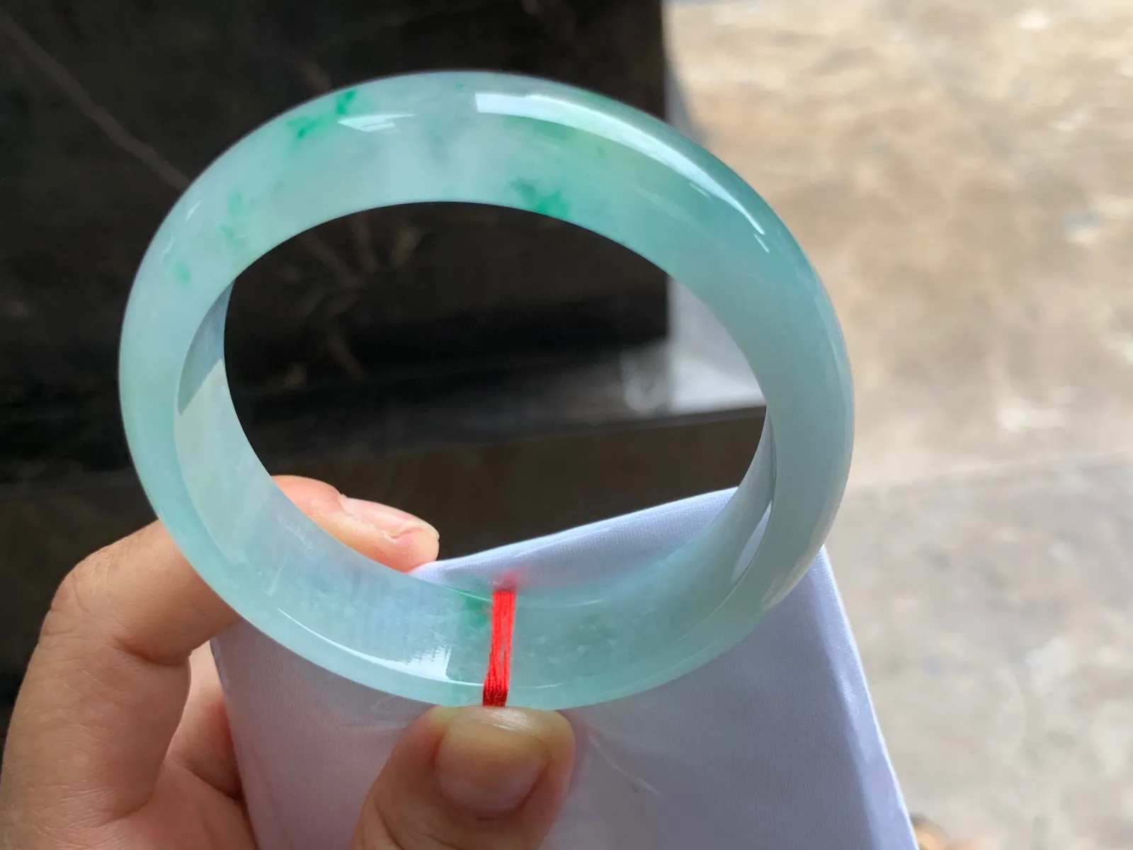 58-15.5-8mm
冰种带色宽版手镯 水润冰透 颜色漂亮 上手大气