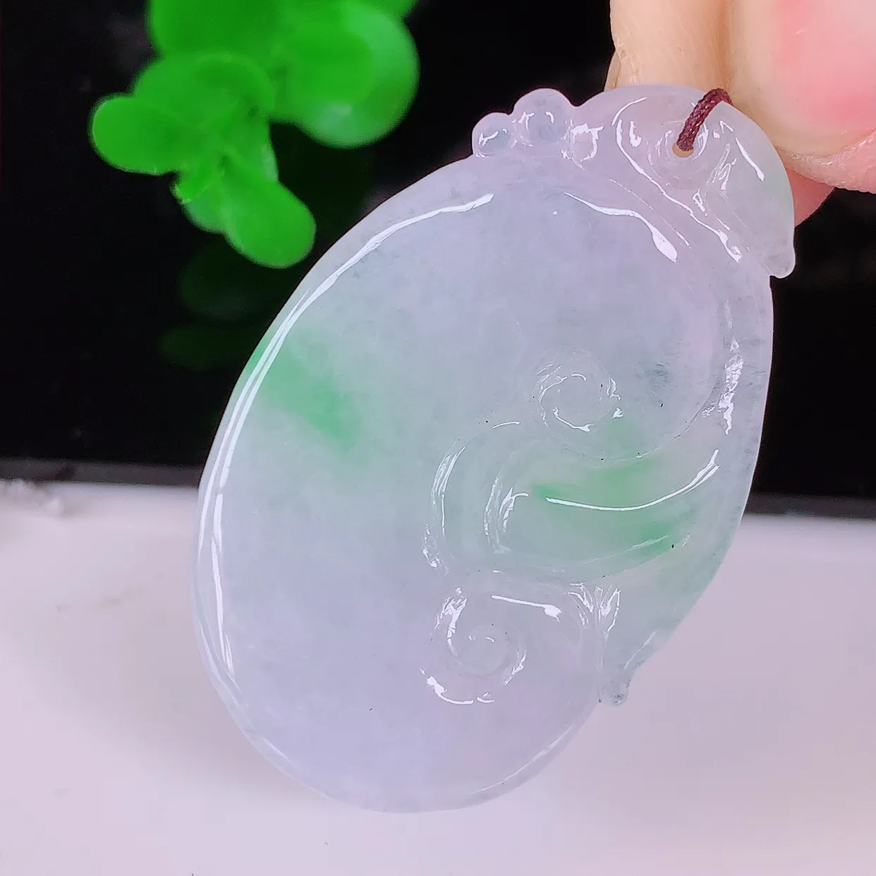 自然光实拍，冰春带彩翡翠如意吊坠，上身效果非常美，饱满大气，工艺美，万事如意，如意一生，#41.26