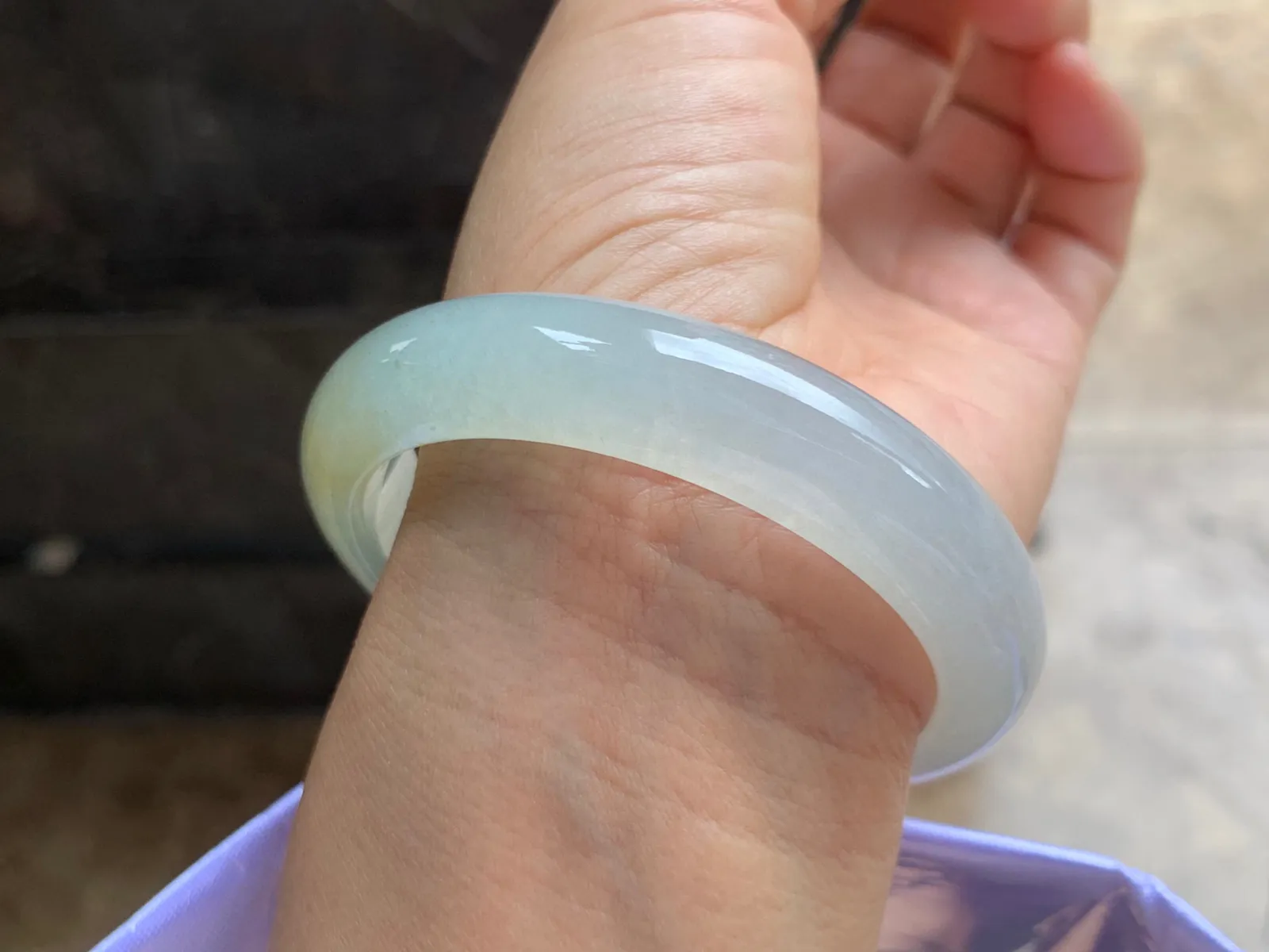 56-12.5-8mm
冰种黄翡手镯 水润光泽 颜色漂亮