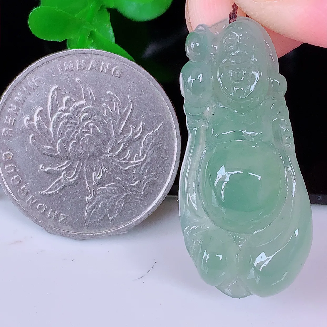 自然光实拍，冰胶逍遥布袋佛翡翠吊坠，代代有钱，水足丰盈，盈满欢喜，配戴送礼佳品！#41.26