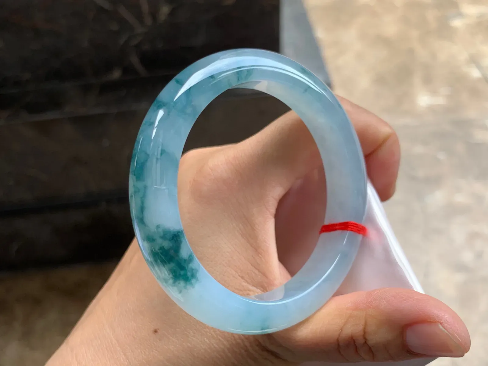 56-12-9mm
冰种飘花手镯 水润光泽 花色灵动 半山半水