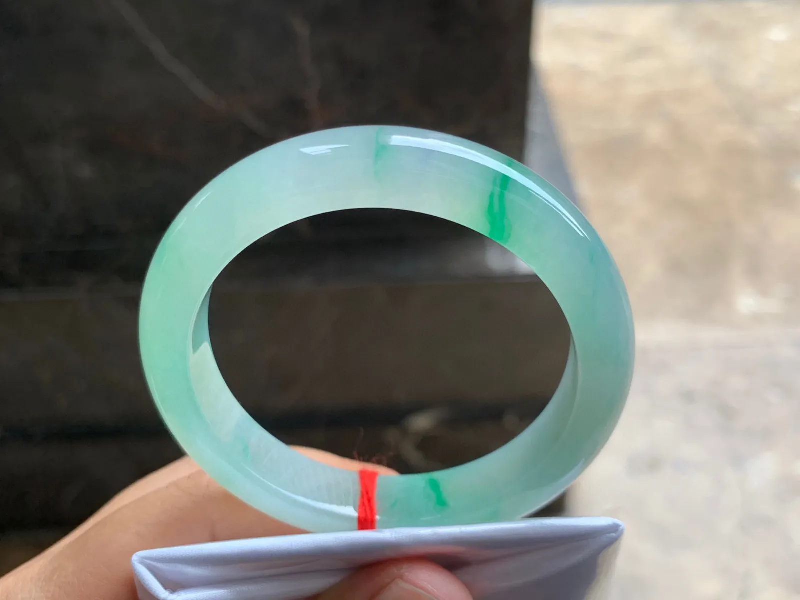 54-11.5-8.5mm
冰种金丝绿手镯 有种有色 上手漂亮