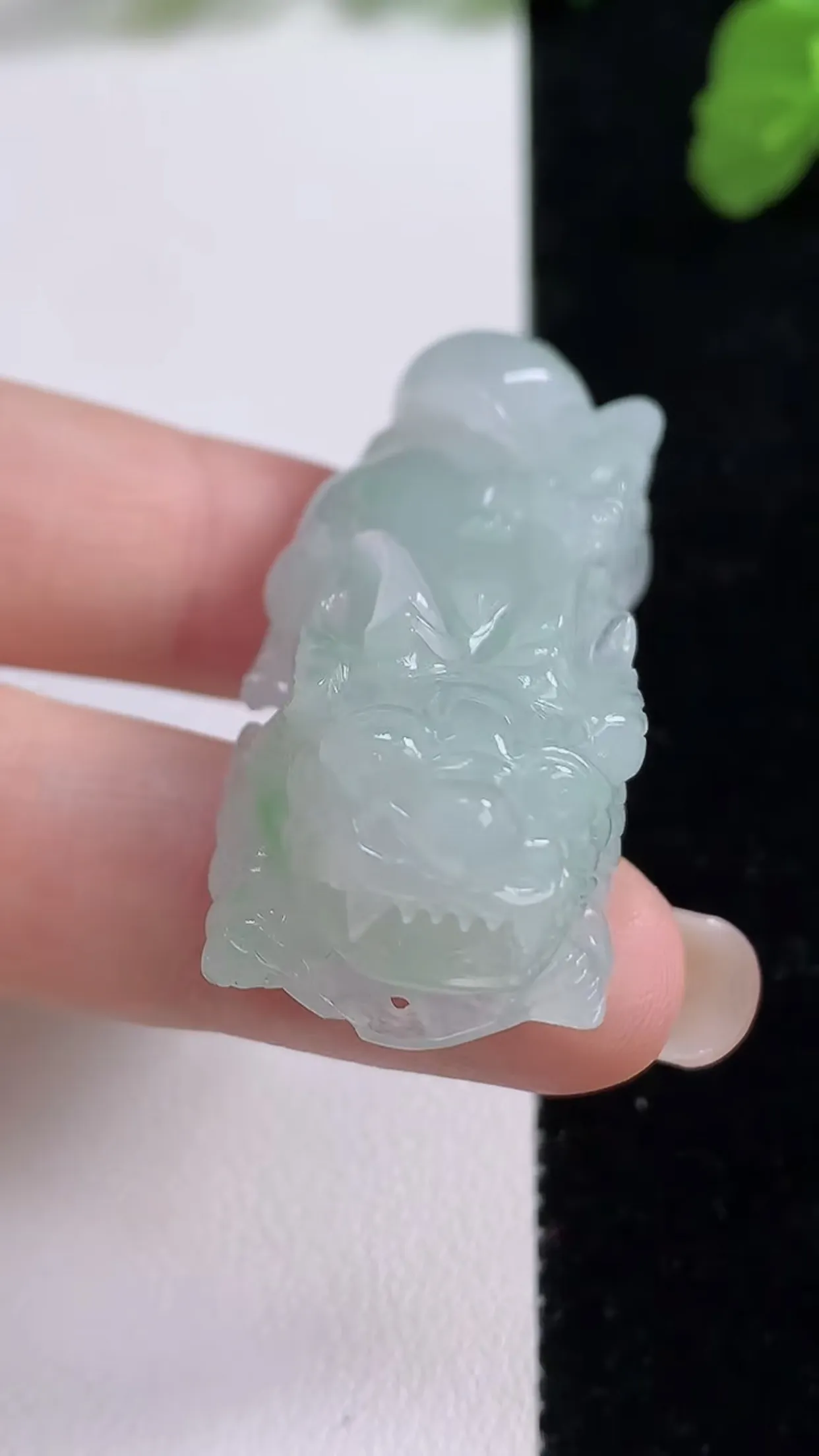 缅甸天然翡翠a货 老坑料起胶冰润 飘绿招财霸气貔貅吊坠，尺寸49-20.8-13.8mm  y 27
