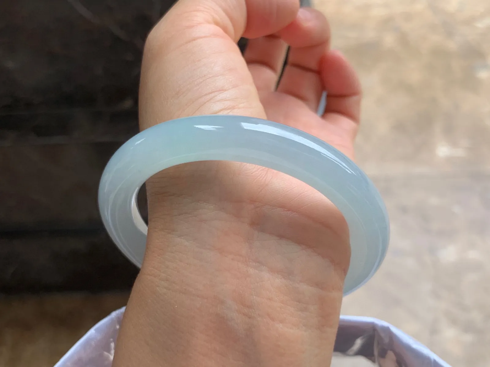 57-10mm
冰种晴水圆条手镯 水润光泽 清爽