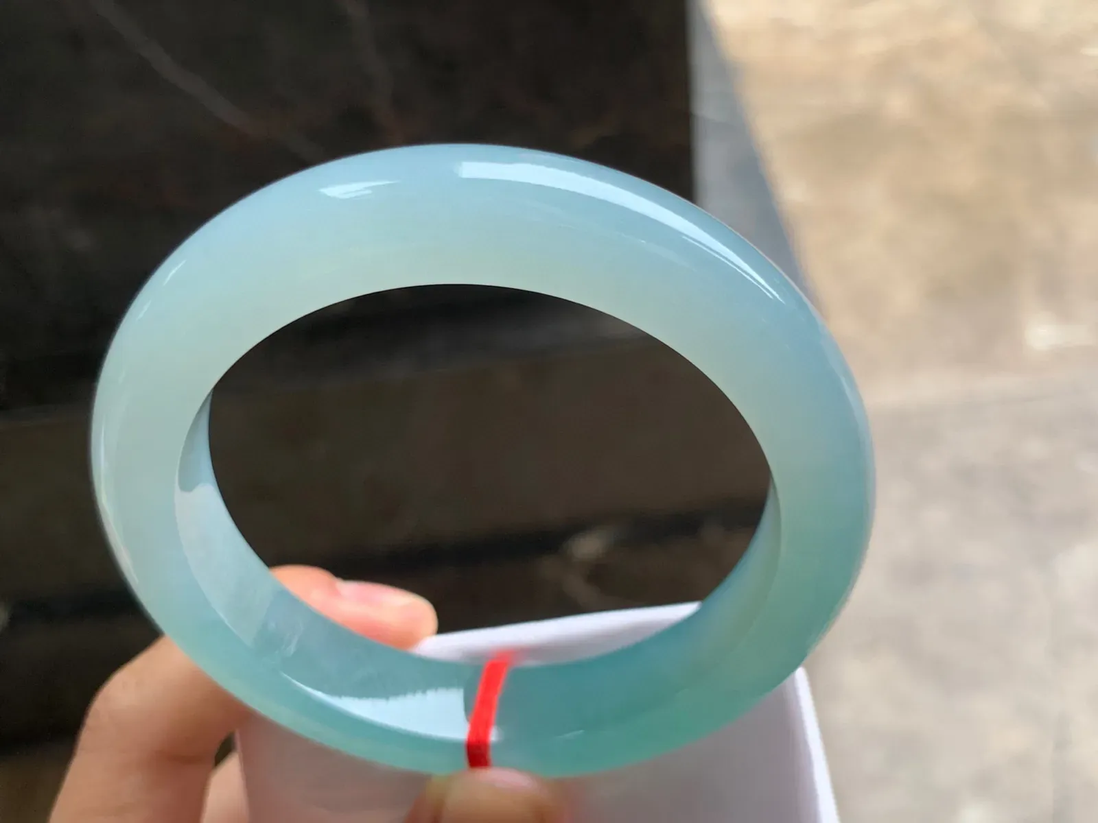 61-13-10mm
冰种湖水绿手镯 颜色漂亮 水润光泽 半山半水